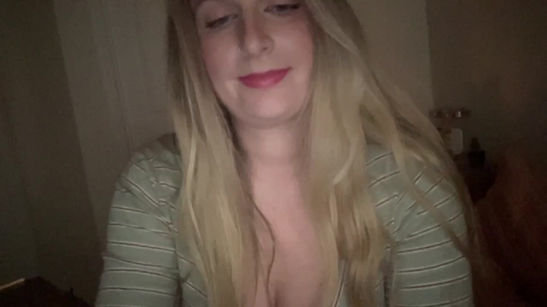 Gallery image thumbnail from Amateurblonde's myfreecams stream on, 01/03/2024, 01:44 image 9 of 20