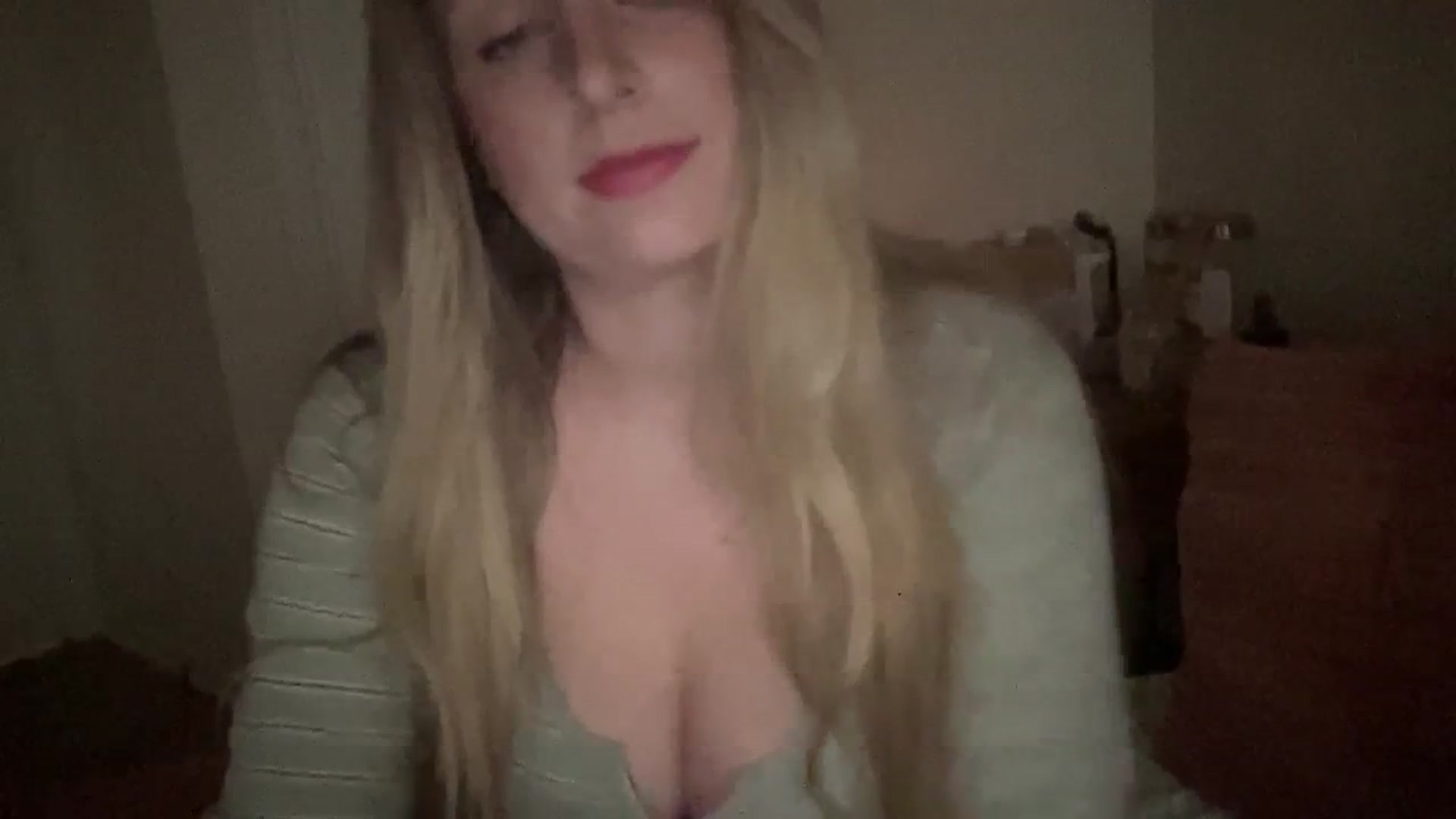 Gallery image thumbnail from Amateurblonde's myfreecams stream on, 01/03/2024, 01:44 image 7 of 20