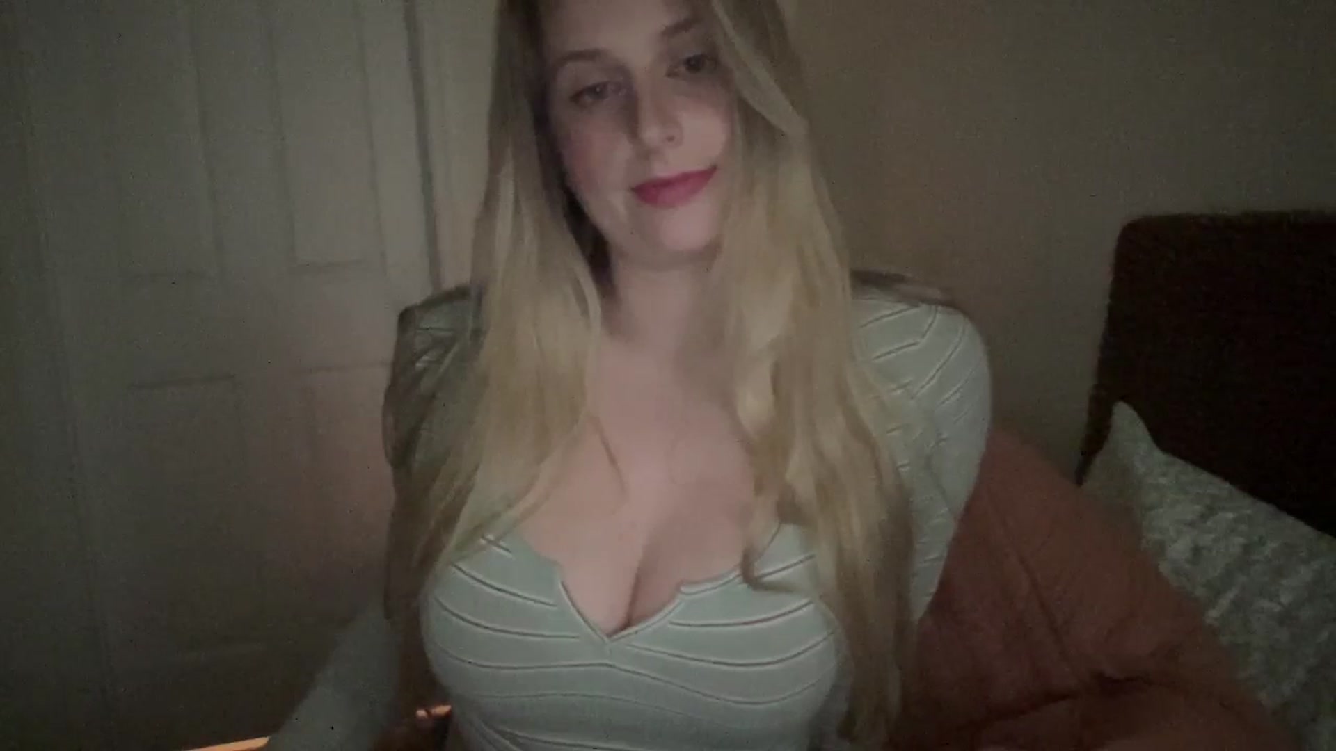 Gallery image thumbnail from Amateurblonde's myfreecams stream on, 01/03/2024, 01:44 image 18 of 20