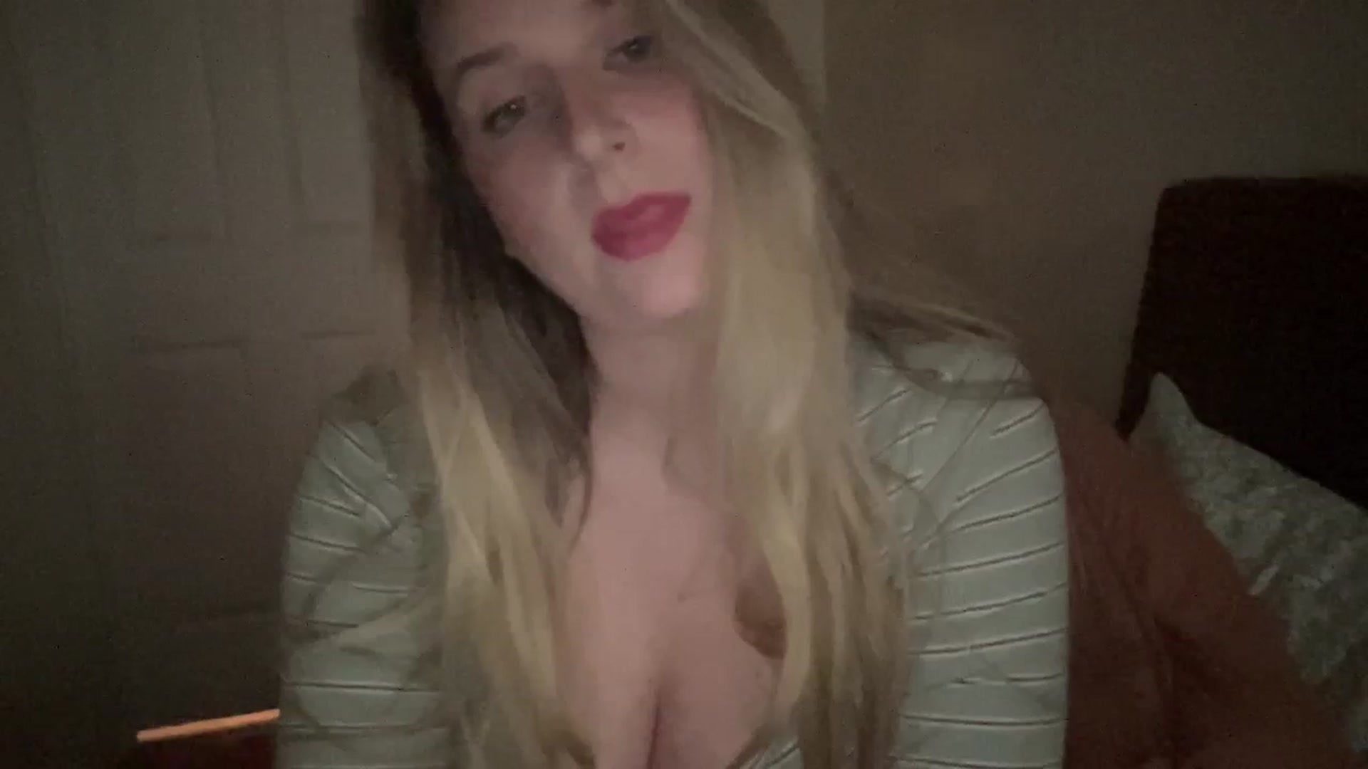 Gallery image thumbnail from Amateurblonde's myfreecams stream on, 01/03/2024, 01:44 image 19 of 20