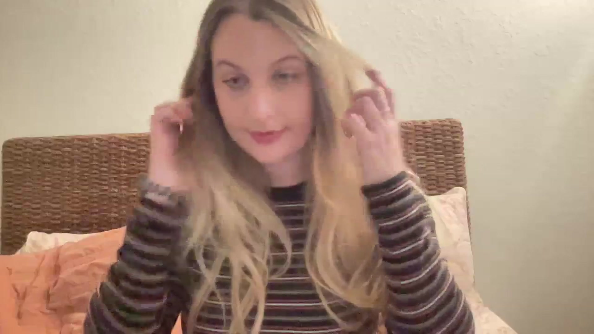 Gallery image thumbnail from Amateurblonde's myfreecams stream on, 02/16/2024, 17:47 image 8 of 20