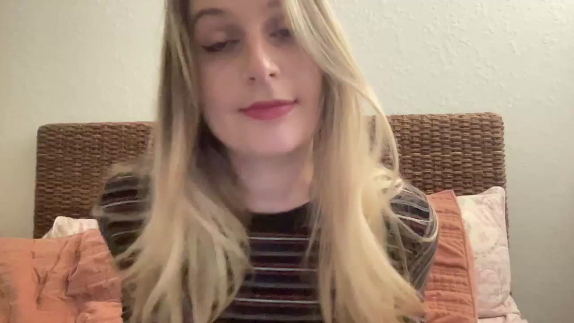 Gallery image thumbnail from Amateurblonde's myfreecams stream on, 02/16/2024, 17:47 image 17 of 20