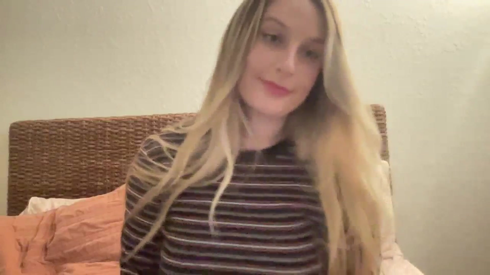 Gallery image thumbnail from Amateurblonde's myfreecams stream on, 02/16/2024, 17:47 image 6 of 20