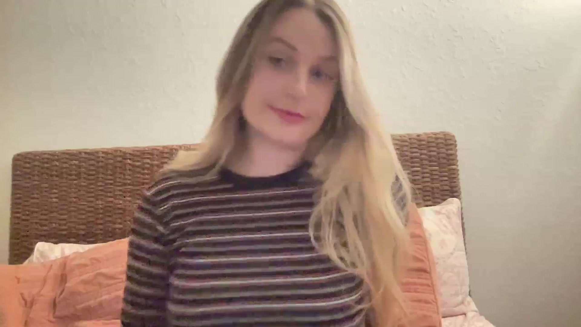 Gallery image thumbnail from Amateurblonde's myfreecams stream on, 02/16/2024, 17:47 image 4 of 20