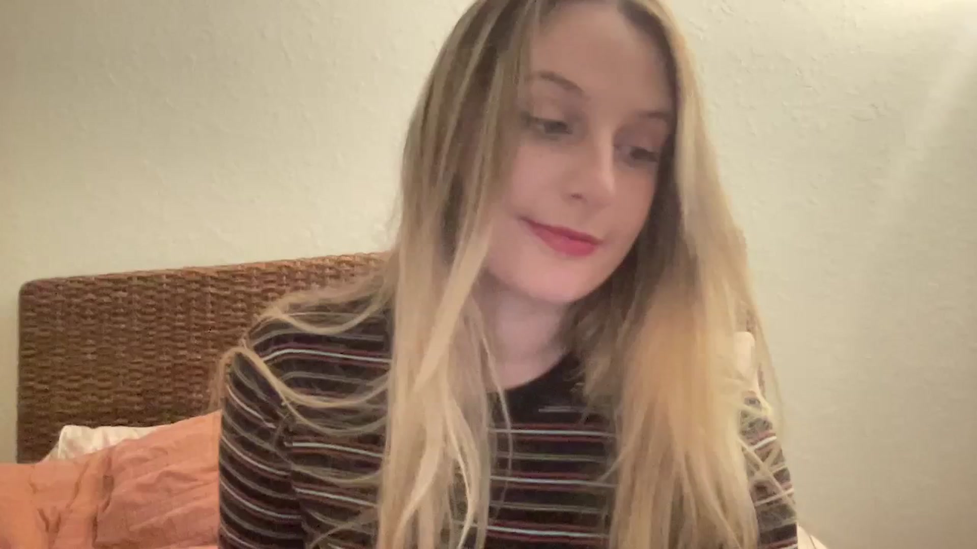 Gallery image thumbnail from Amateurblonde's myfreecams stream on, 02/16/2024, 17:47 image 11 of 20