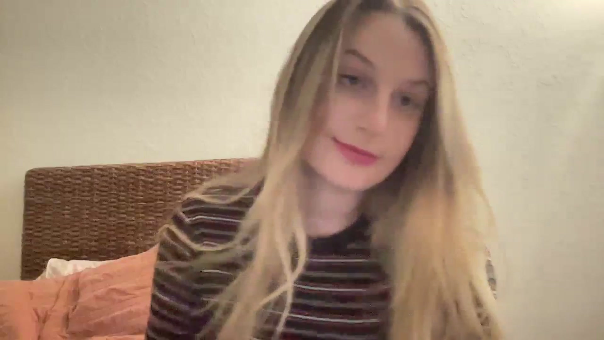 Gallery image thumbnail from Amateurblonde's myfreecams stream on, 02/16/2024, 17:47 image 12 of 20