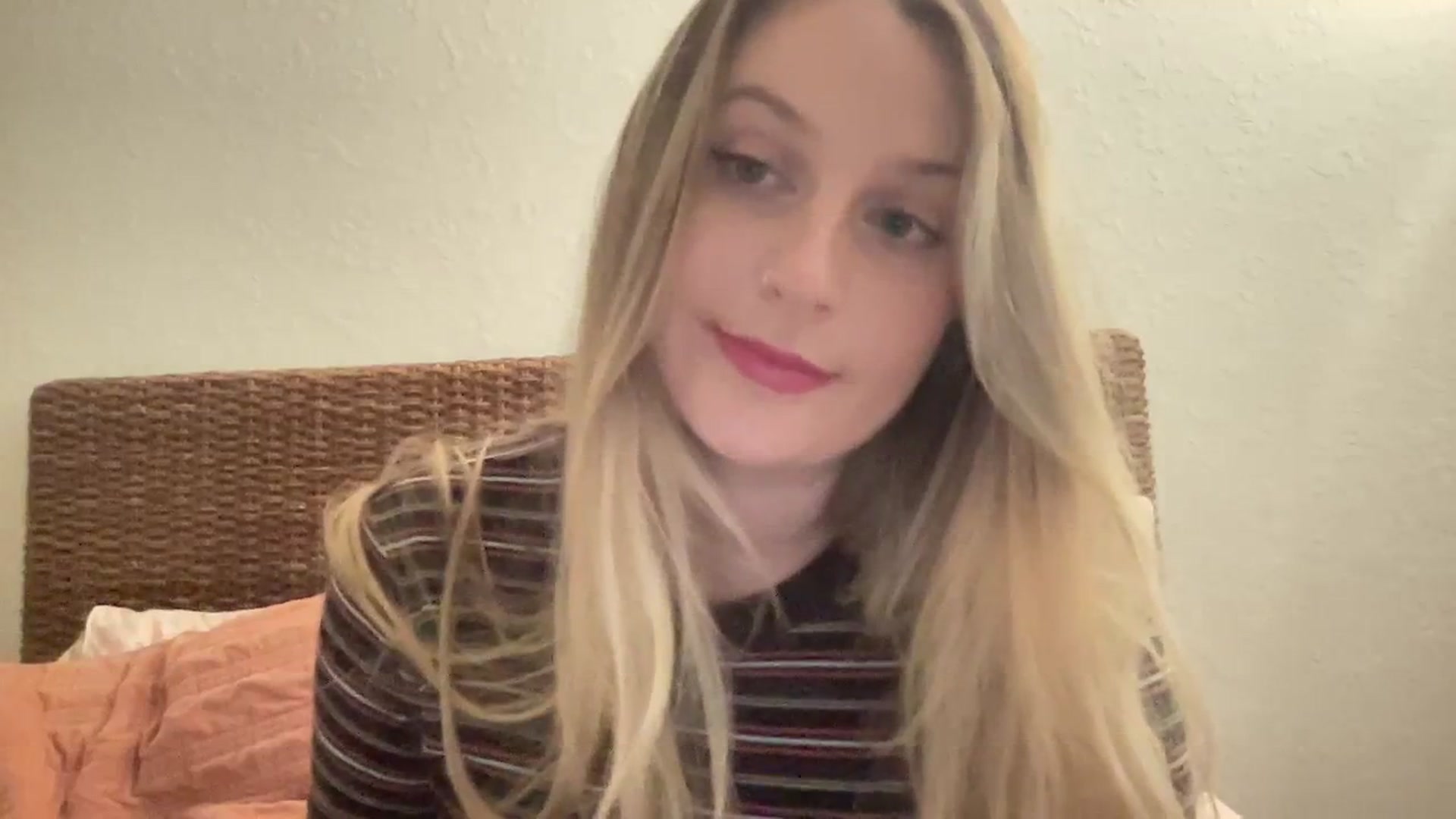 Gallery image thumbnail from Amateurblonde's myfreecams stream on, 02/16/2024, 17:47 image 3 of 20