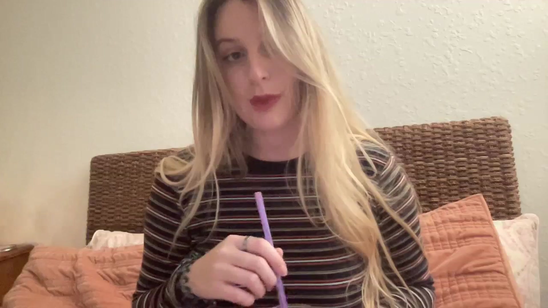 Gallery image thumbnail from Amateurblonde's myfreecams stream on, 02/16/2024, 19:43 image 16 of 20
