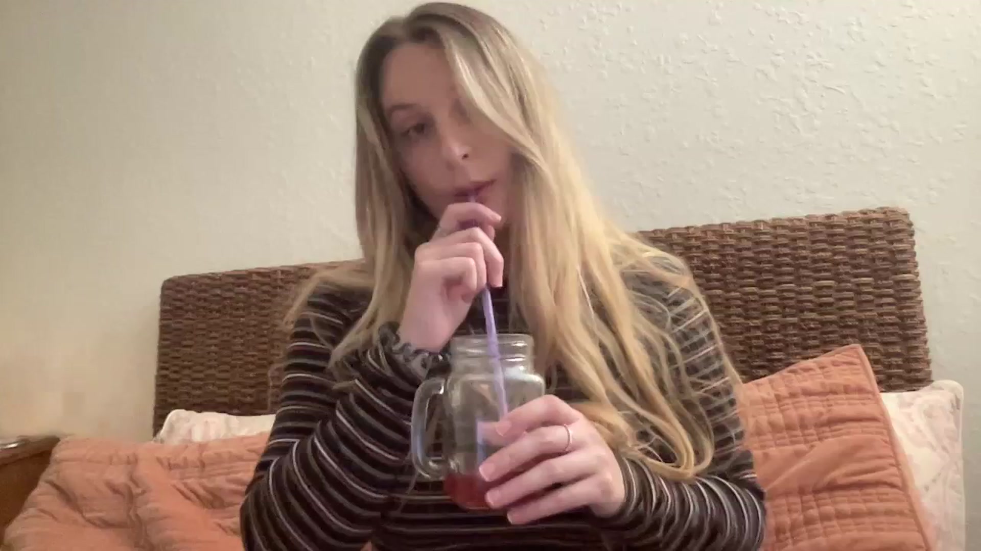 Gallery image thumbnail from Amateurblonde's myfreecams stream on, 02/16/2024, 19:43 image 19 of 20