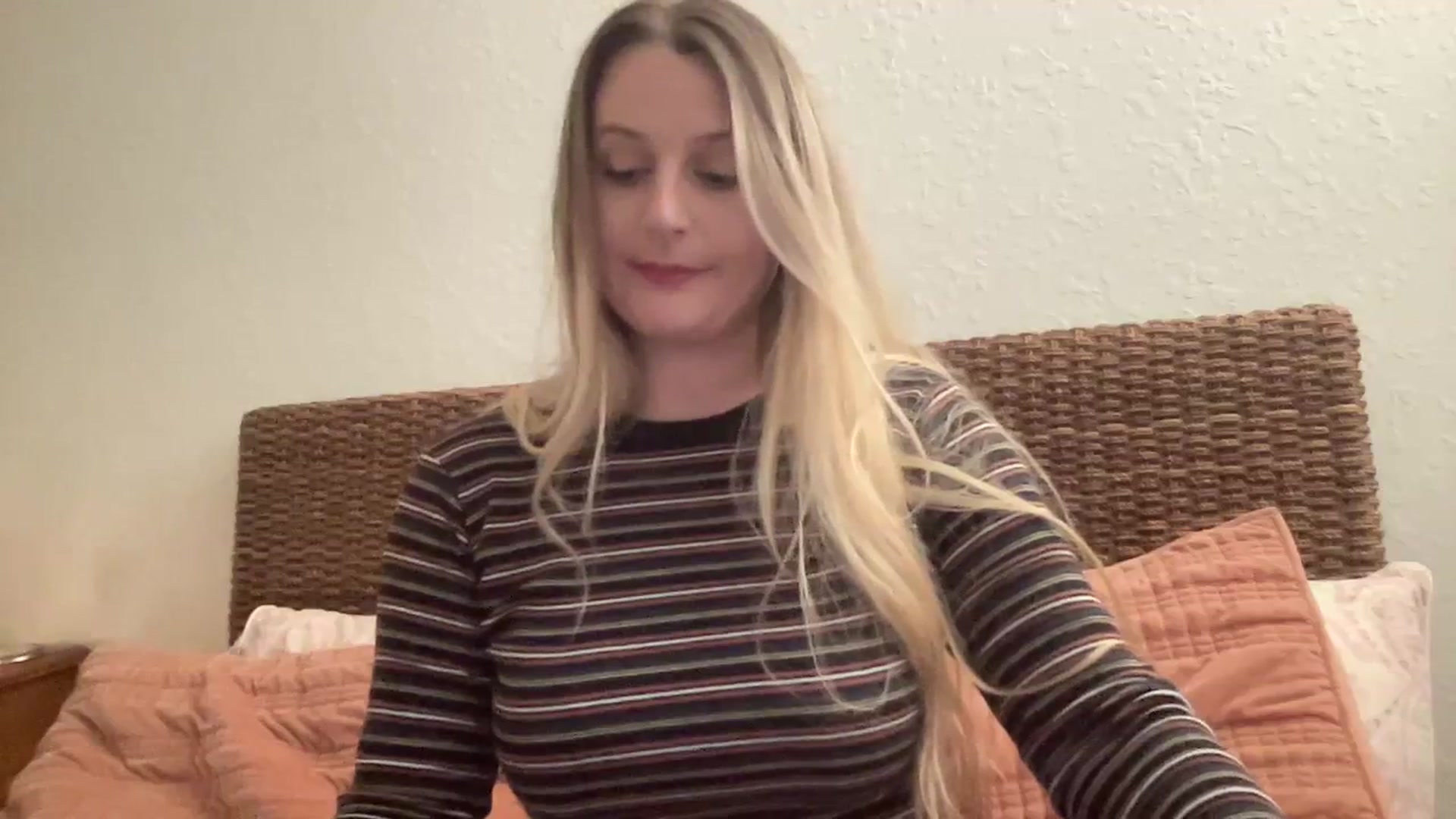 Gallery image thumbnail from Amateurblonde's myfreecams stream on, 02/16/2024, 19:43 image 15 of 20