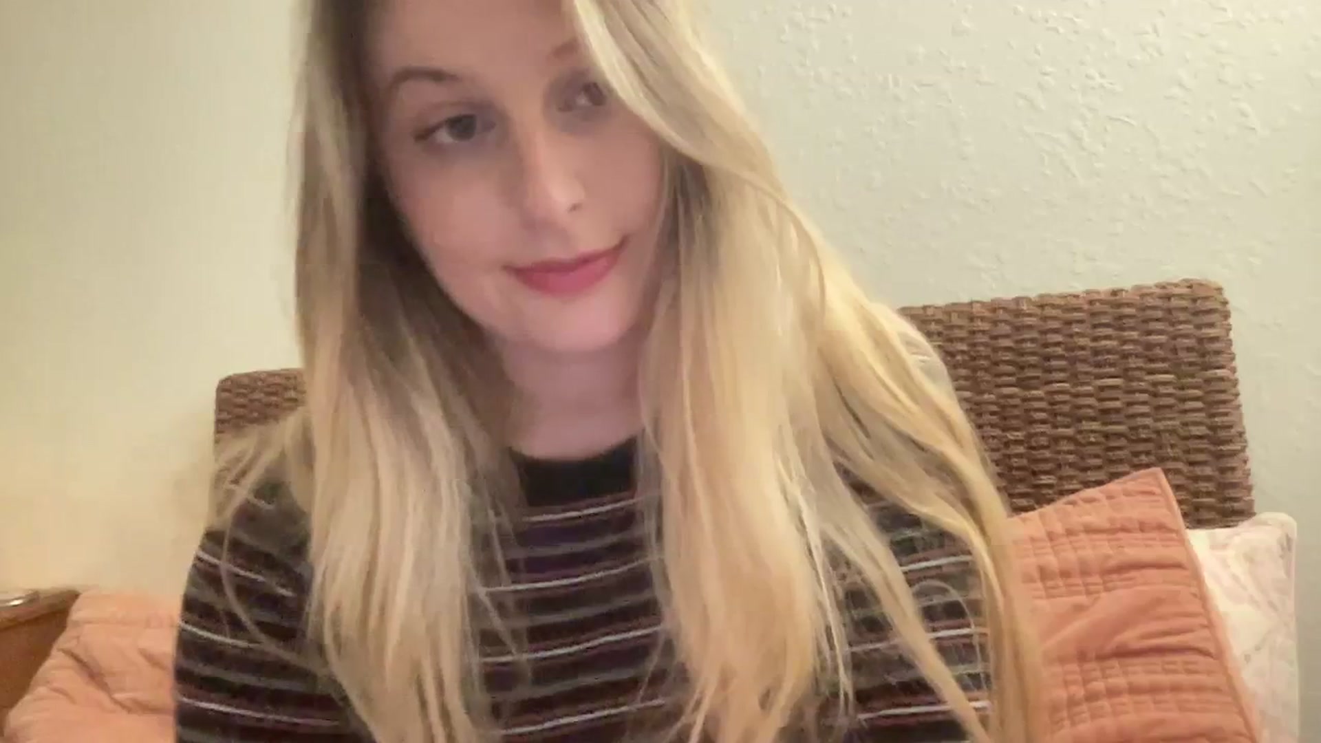 Gallery image thumbnail from Amateurblonde's myfreecams stream on, 02/16/2024, 19:43 image 17 of 20