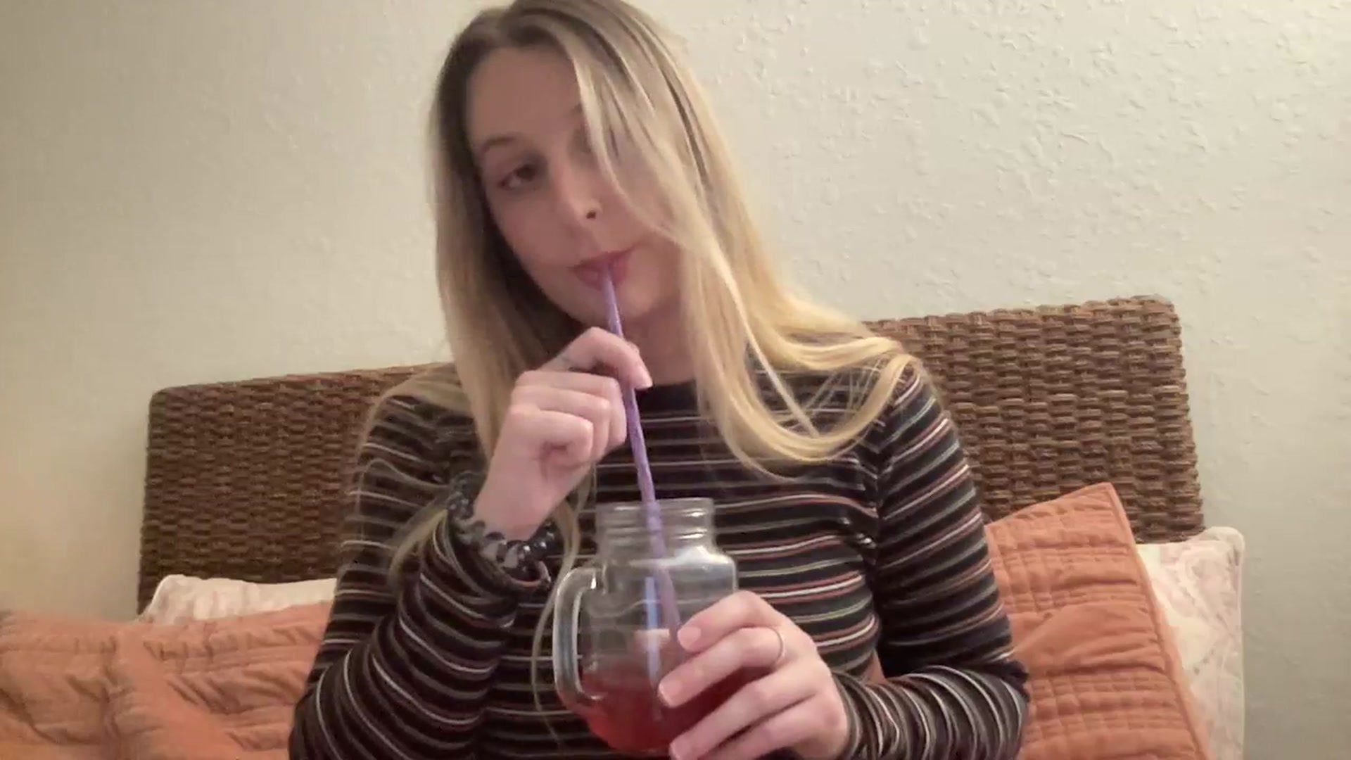Gallery image thumbnail from Amateurblonde's myfreecams stream on, 02/16/2024, 19:43 image 7 of 20