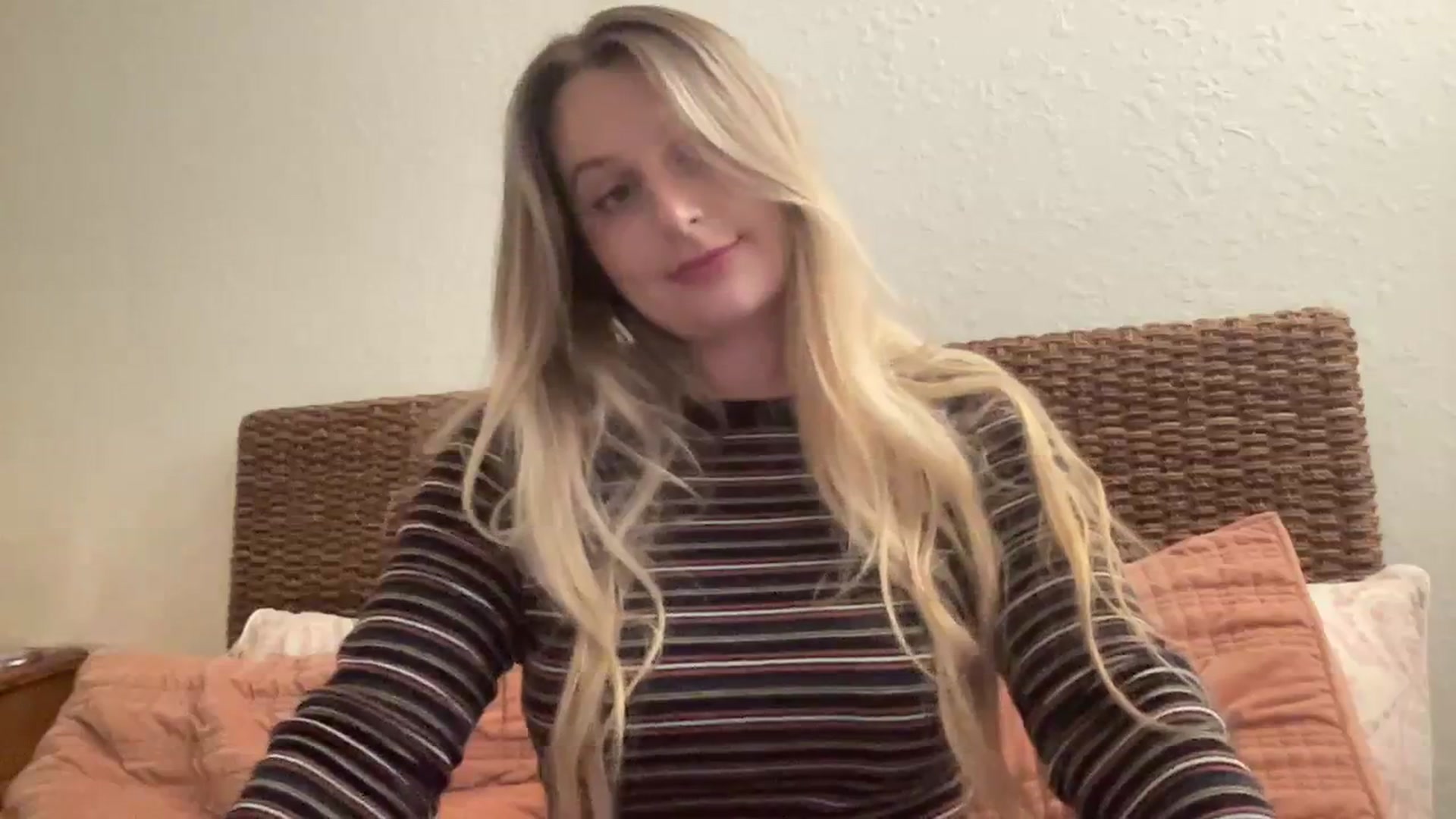 Gallery image thumbnail from Amateurblonde's myfreecams stream on, 02/16/2024, 19:43 image 18 of 20