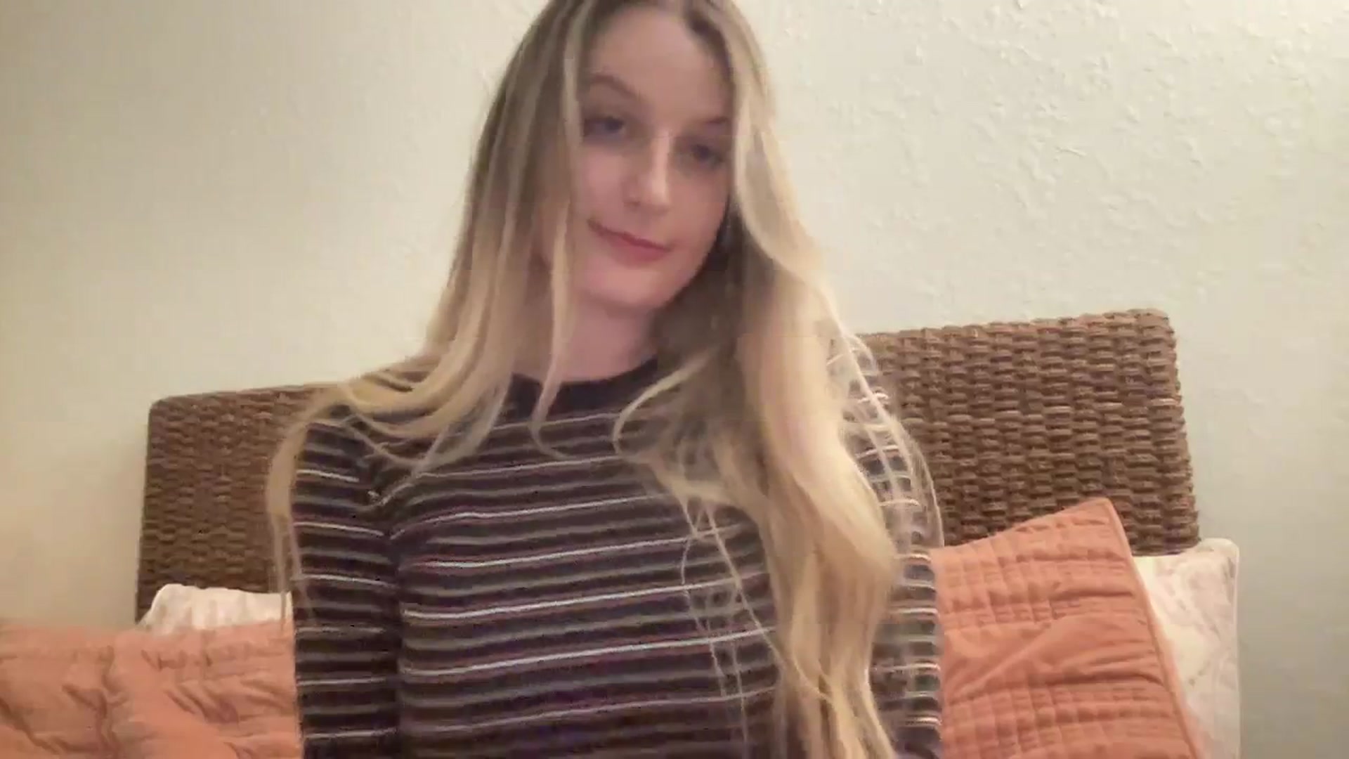 Gallery image thumbnail from Amateurblonde's myfreecams stream on, 02/16/2024, 19:43 image 6 of 20