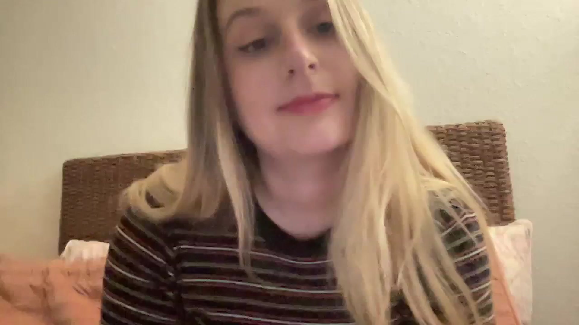 Gallery image thumbnail from Amateurblonde's myfreecams stream on, 02/16/2024, 19:43 image 8 of 20