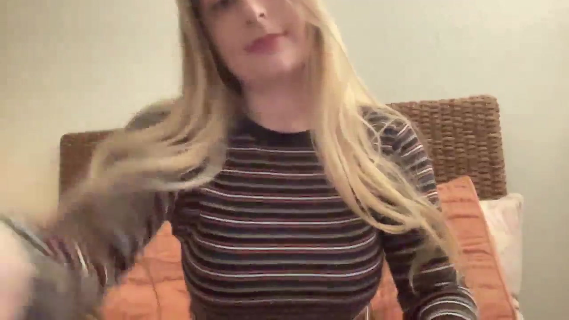 Gallery image thumbnail from Amateurblonde's myfreecams stream on, 02/16/2024, 19:43 image 9 of 20