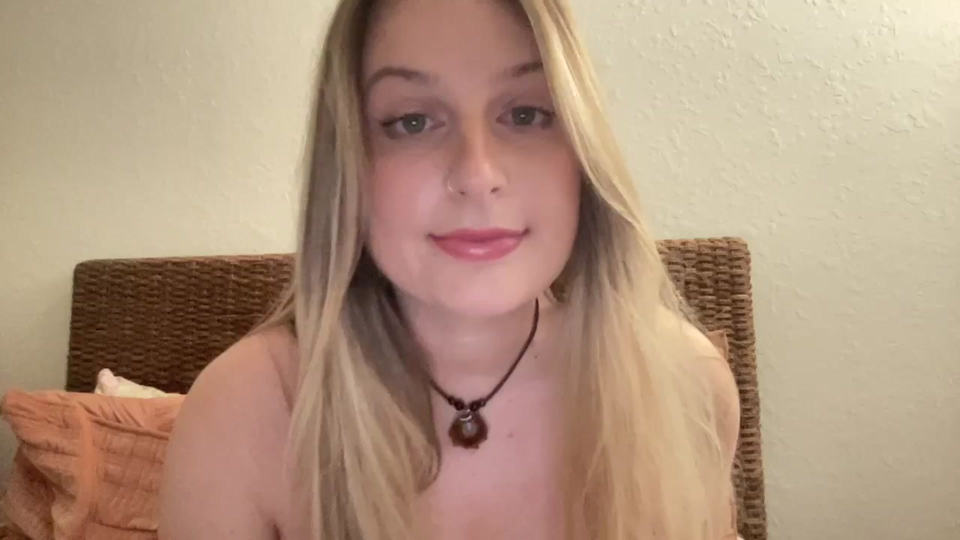 Gallery image thumbnail from Amateurblonde's myfreecams stream on, 02/27/2024, 18:25 image 11 of 20