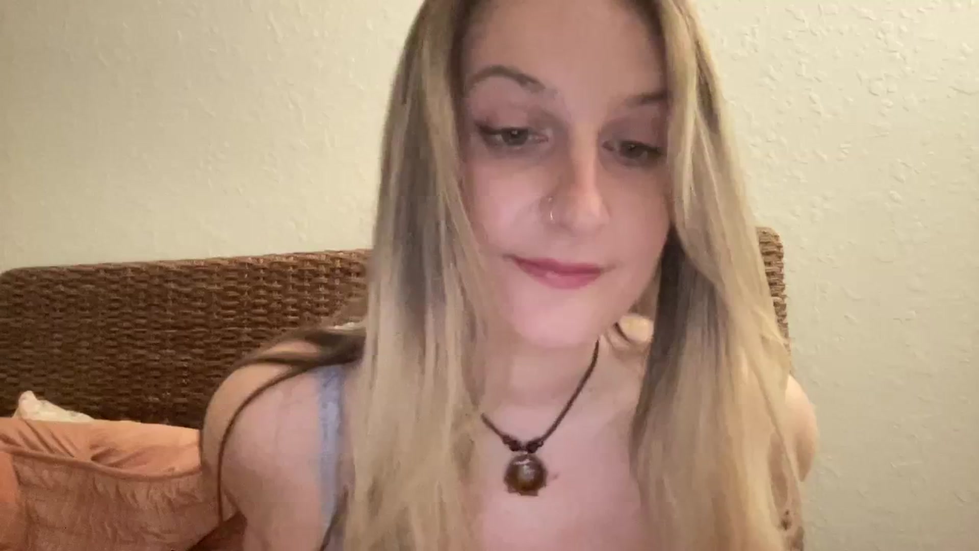 Gallery image thumbnail from Amateurblonde's myfreecams stream on, 02/27/2024, 19:19 image 18 of 20