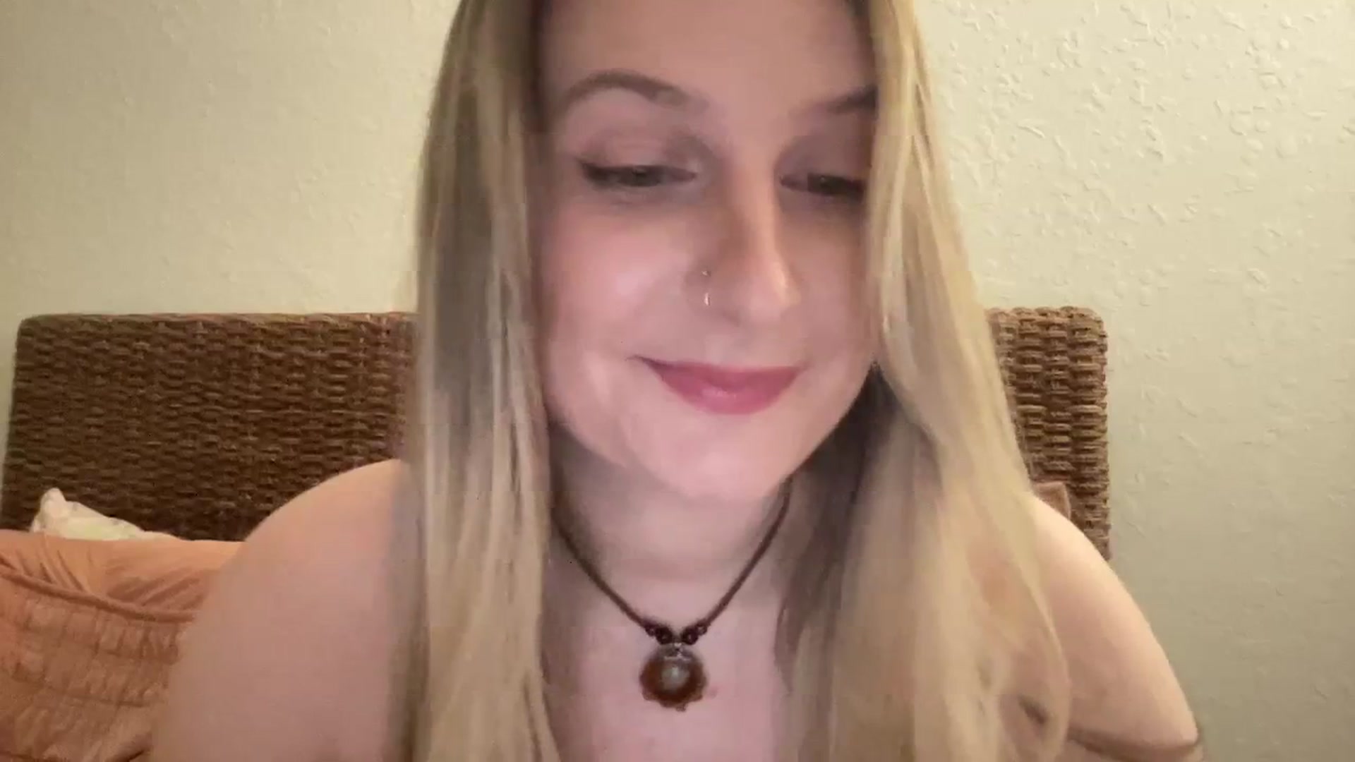 Gallery image thumbnail from Amateurblonde's myfreecams stream on, 02/27/2024, 19:19 image 4 of 20