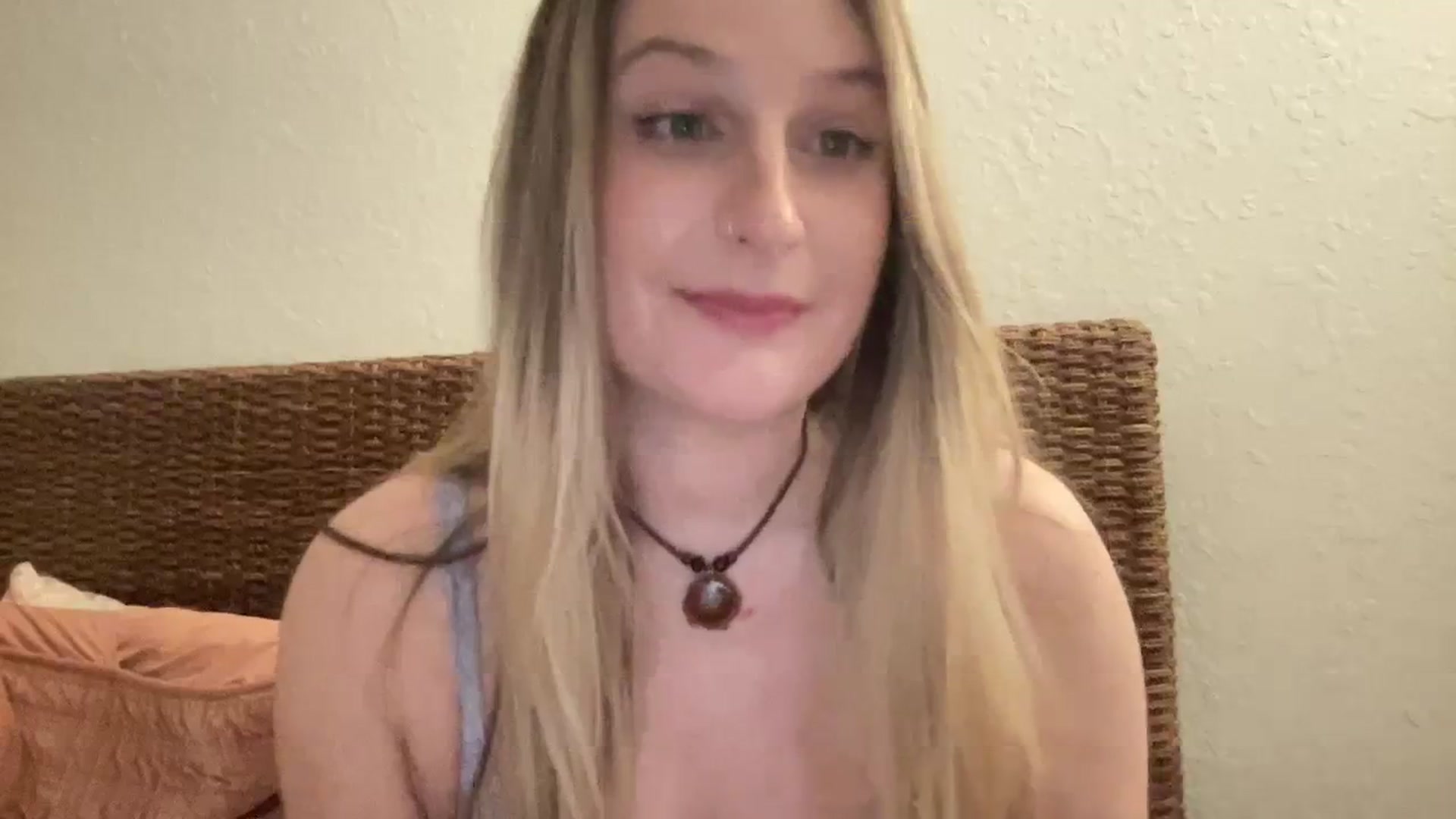 Gallery image thumbnail from Amateurblonde's myfreecams stream on, 02/27/2024, 19:19 image 14 of 20