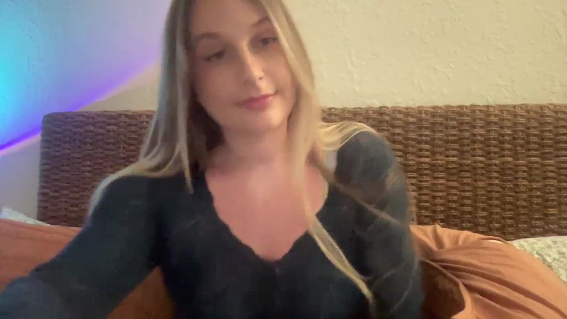 Gallery image thumbnail from Amateurblonde's myfreecams stream on, 03/13/2024, 18:38 image 5 of 20
