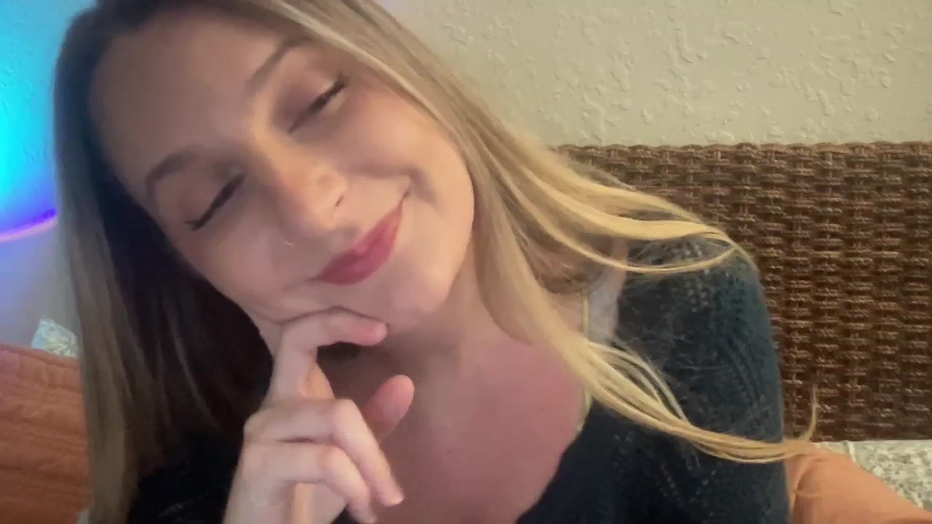 Gallery image thumbnail from Amateurblonde's myfreecams stream on, 03/13/2024, 18:38 image 17 of 20