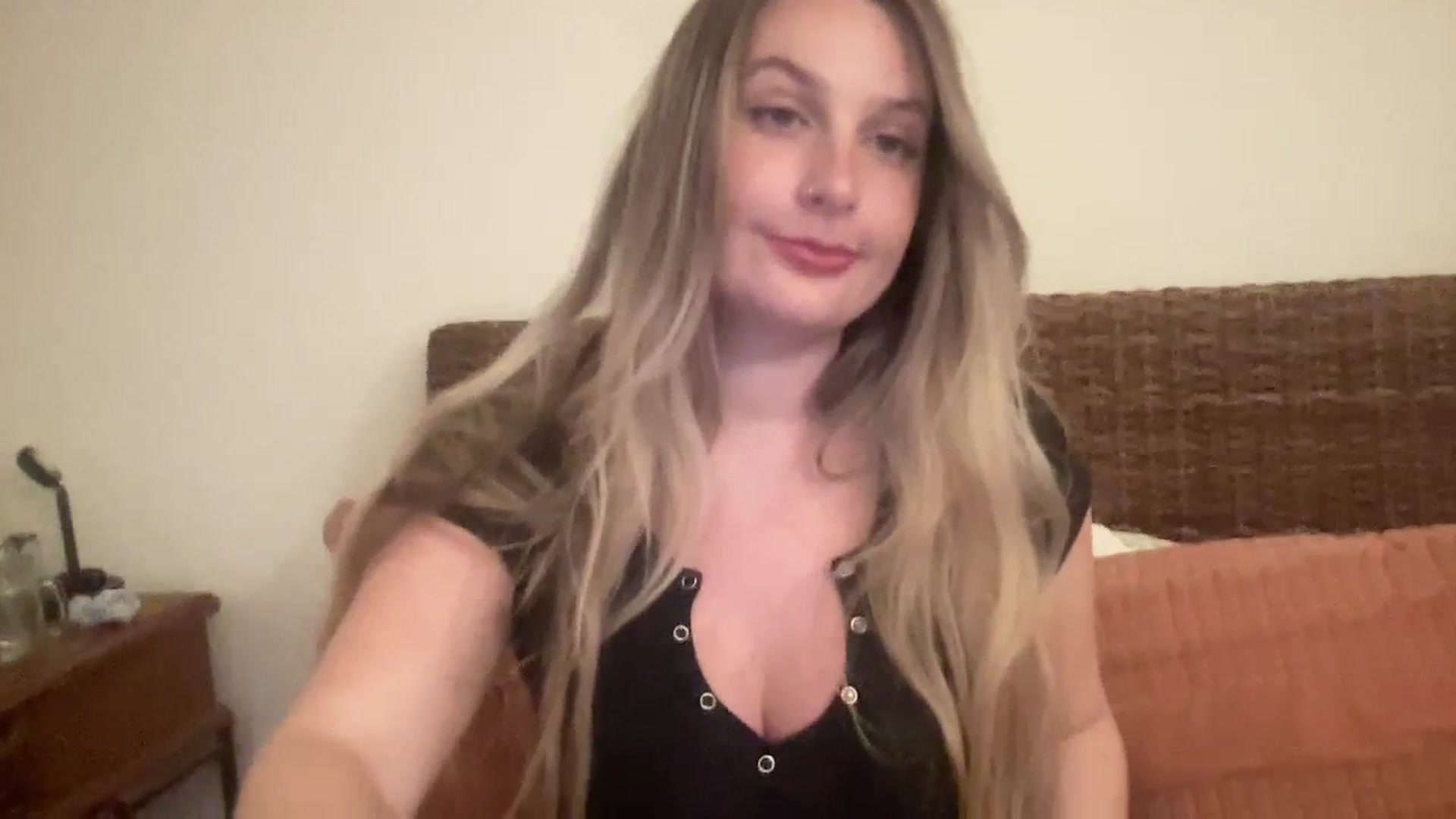Gallery image thumbnail from Amateurblonde's myfreecams stream on, 03/20/2024, 09:07 image 16 of 20