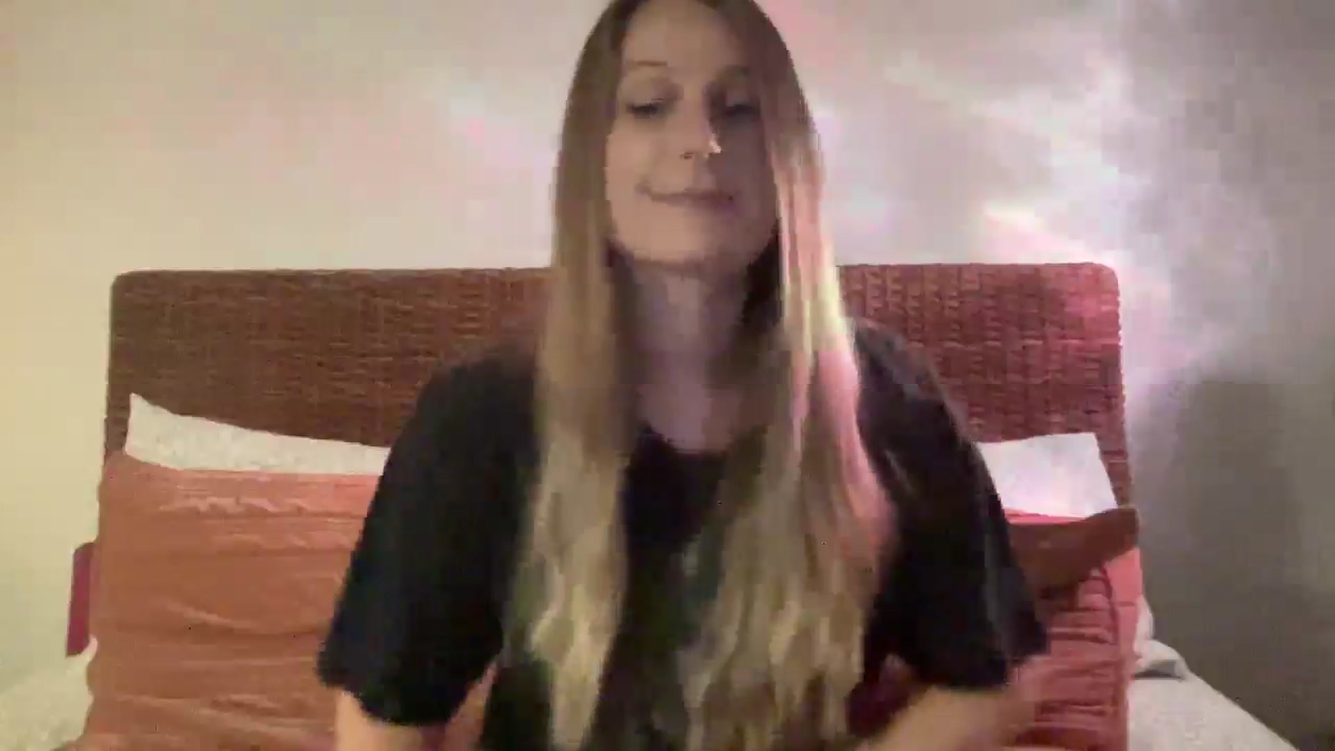 Gallery image thumbnail from Amateurblonde's myfreecams stream on, 07/05/2025, 11:06 image 16 of 20
