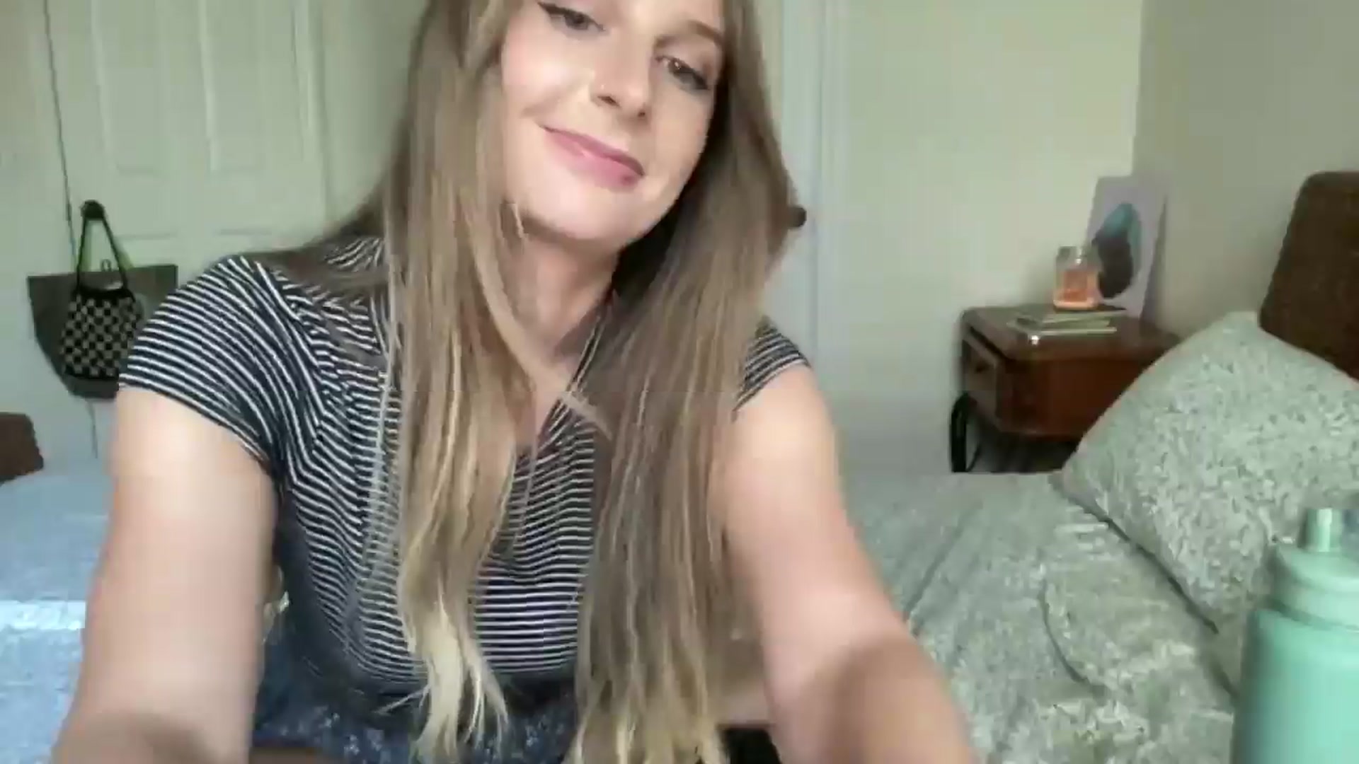 Gallery image thumbnail from Amateurblonde's myfreecams stream on, 08/27/2025, 16:51 image 18 of 20