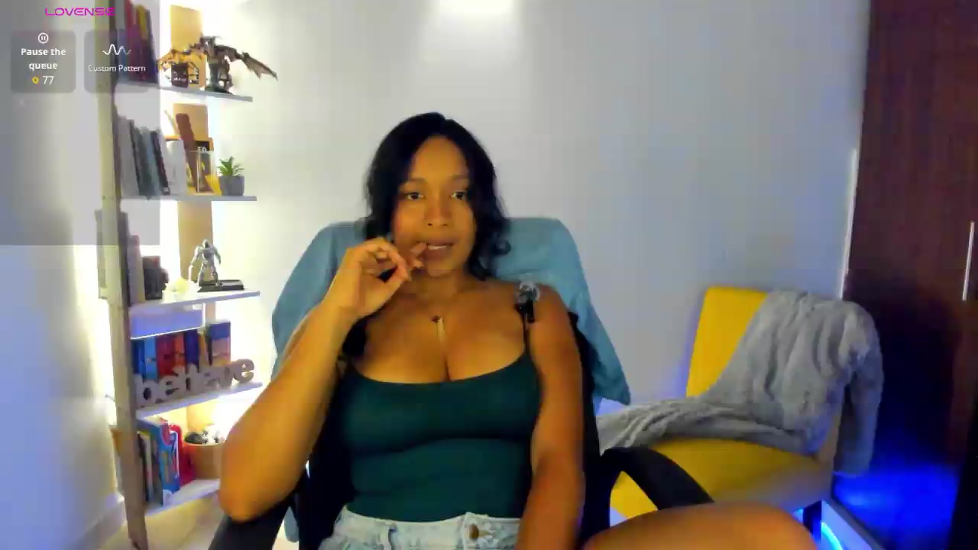 Gallery image thumbnail from Amatista_latina's myfreecams stream on, 05/24/2026, 05:35 image 10 of 20