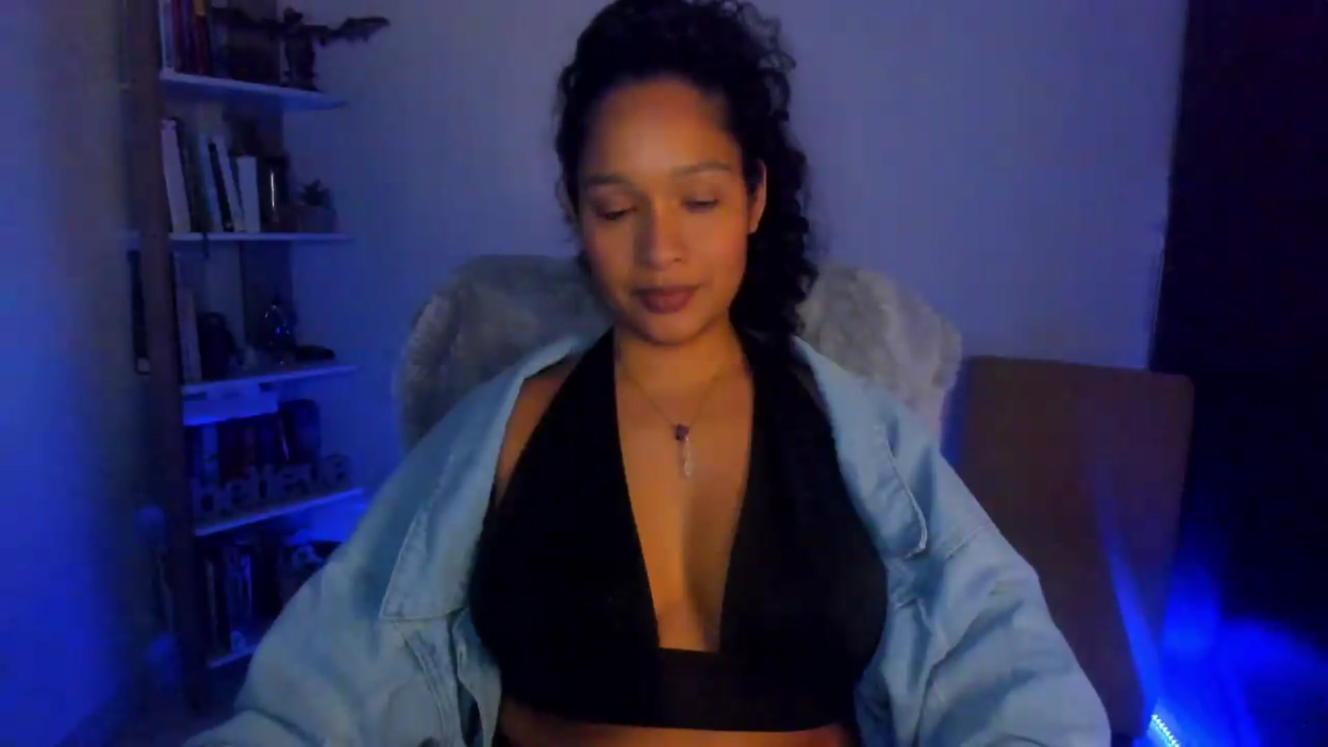 Gallery image thumbnail from Amatista_latina's myfreecams stream on, 06/08/2026, 08:26 image 12 of 20