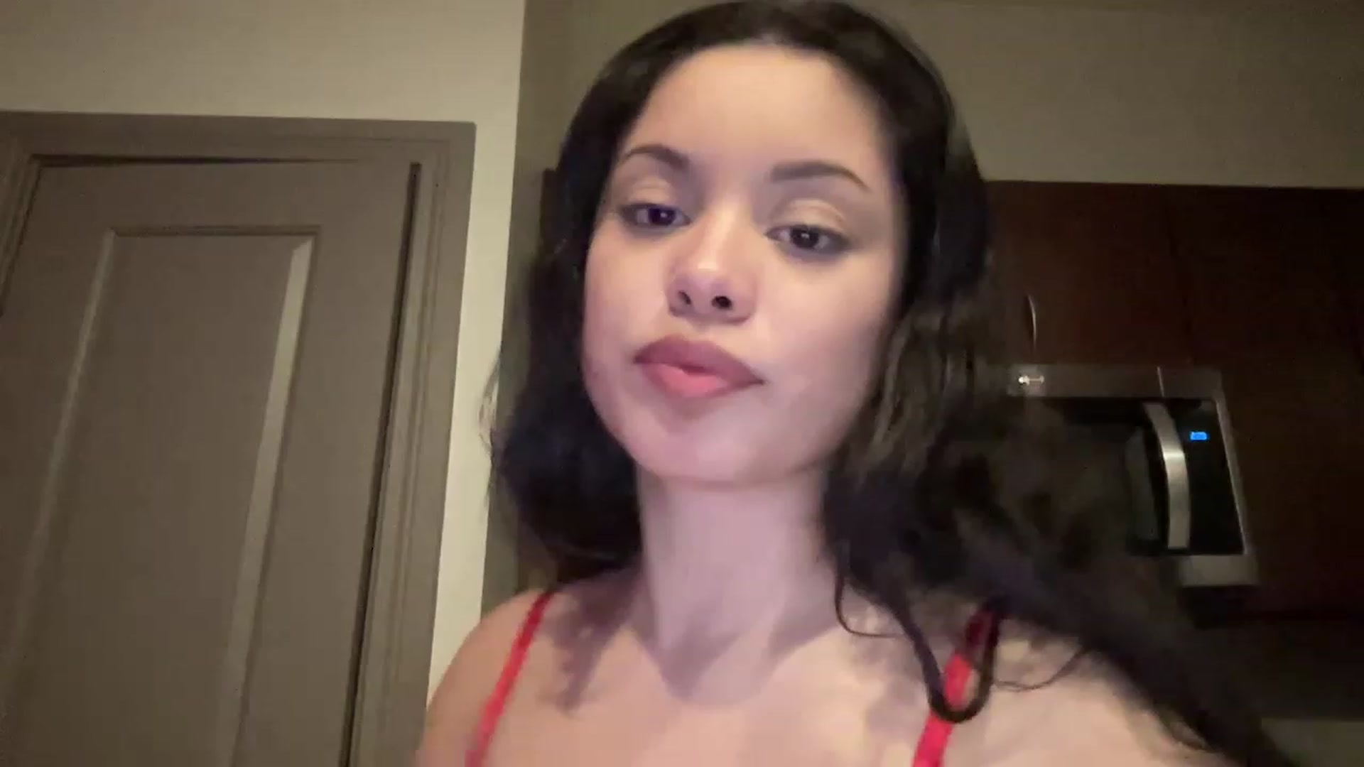 Gallery image thumbnail from Amaya_Flores's myfreecams stream on, 12/02/2022, 07:29 image 11 of 20