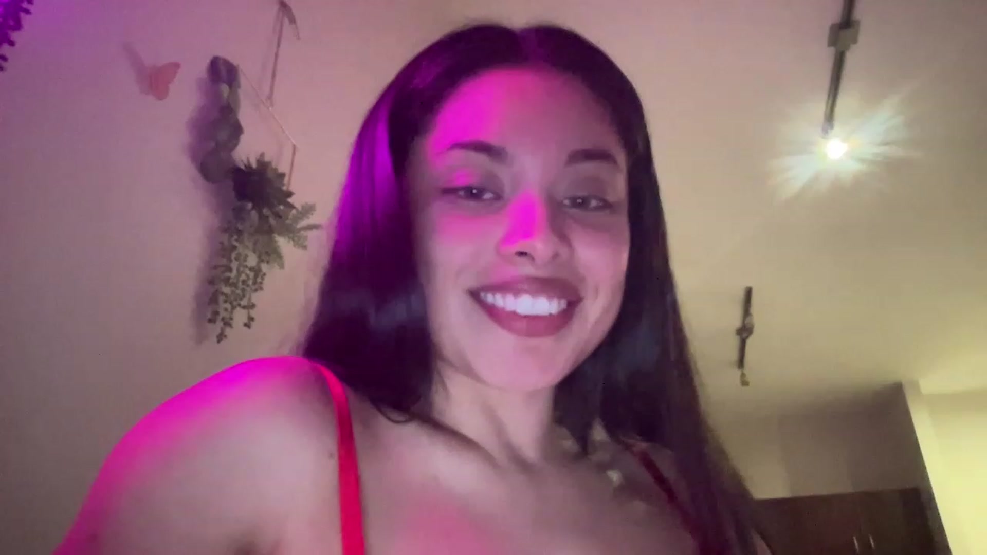 Gallery image thumbnail from Amaya_Flores's myfreecams stream on, 12/09/2022, 06:40 image 16 of 20