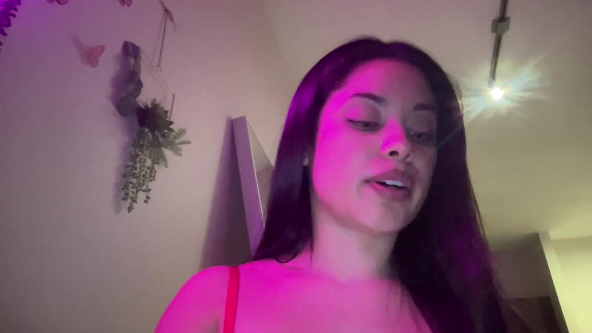Gallery image thumbnail from Amaya_Flores's myfreecams stream on, 12/09/2022, 06:40 image 17 of 20