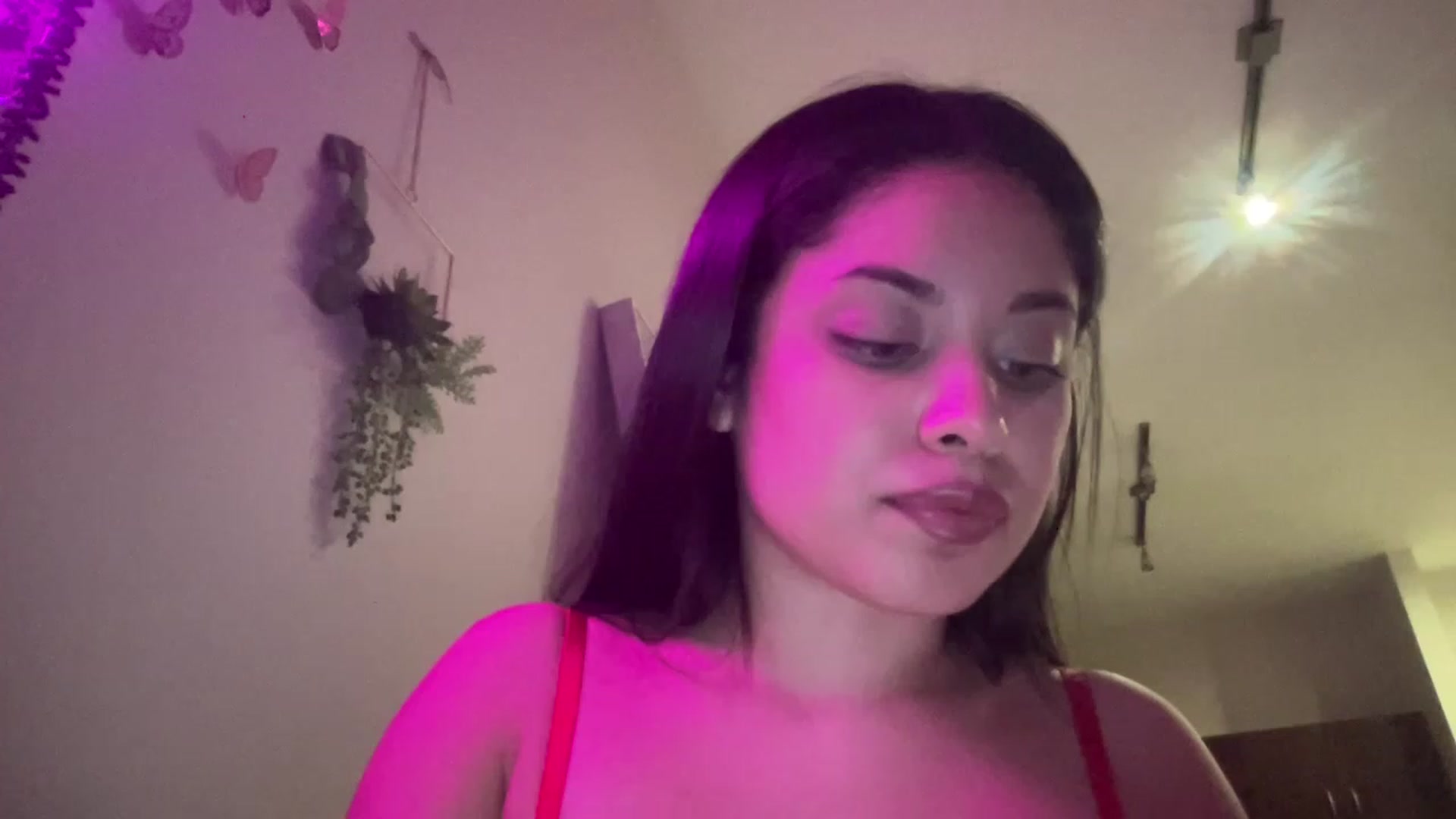 Gallery image thumbnail from Amaya_Flores's myfreecams stream on, 12/09/2022, 06:40 image 15 of 20