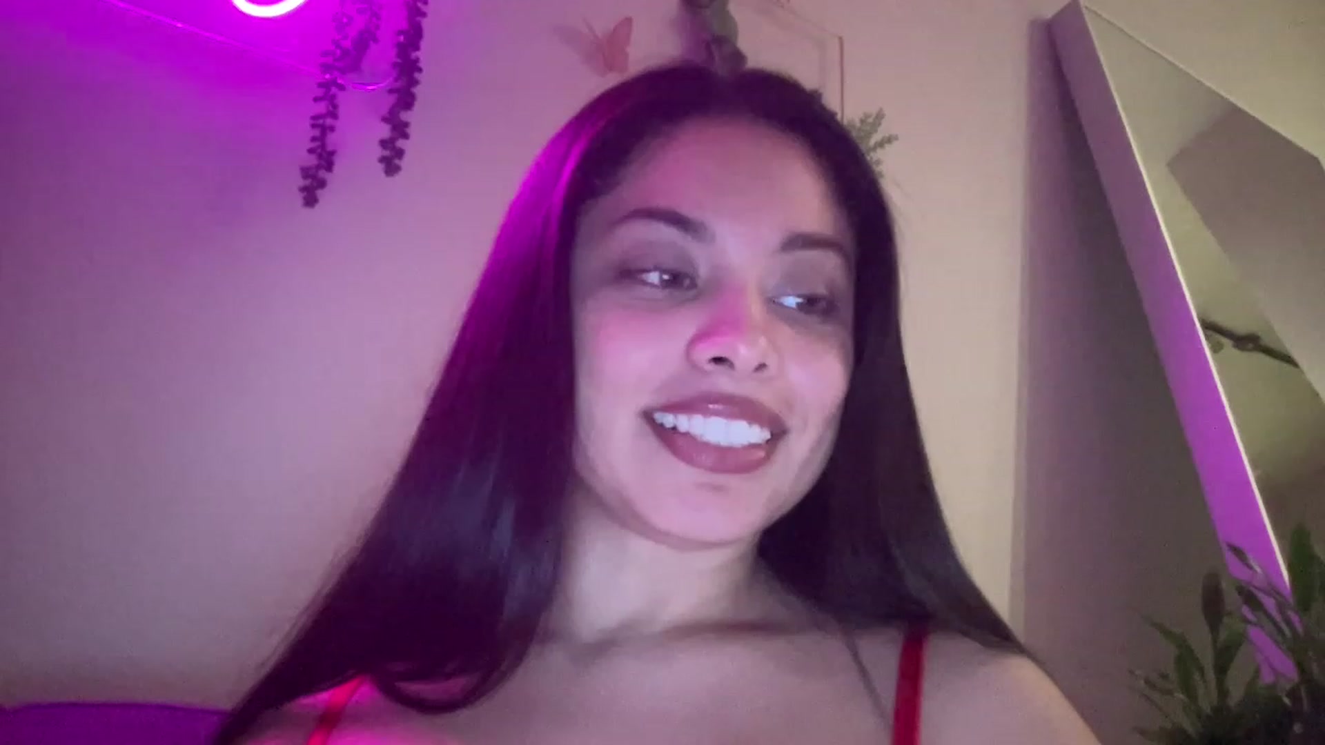 Gallery image thumbnail from Amaya_Flores's myfreecams stream on, 12/09/2022, 06:40 image 8 of 20