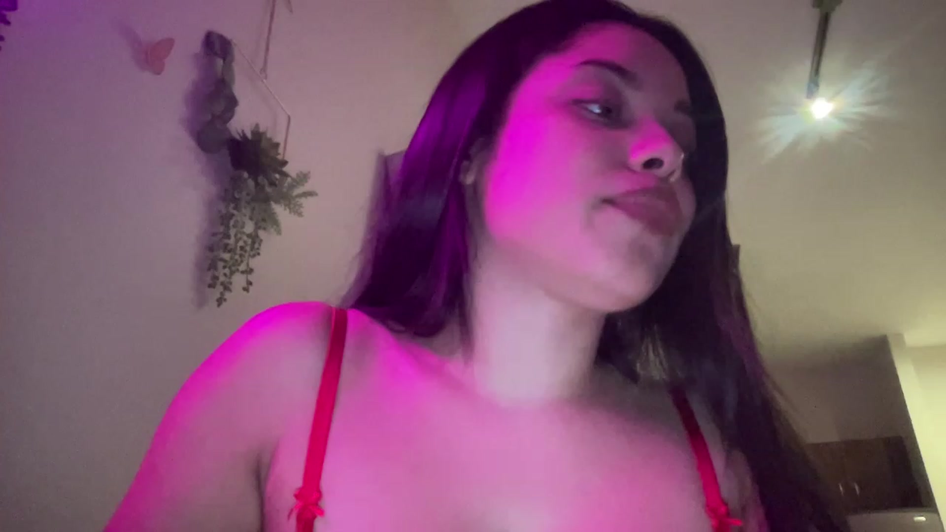 Gallery image thumbnail from Amaya_Flores's myfreecams stream on, 12/09/2022, 06:40 image 13 of 20