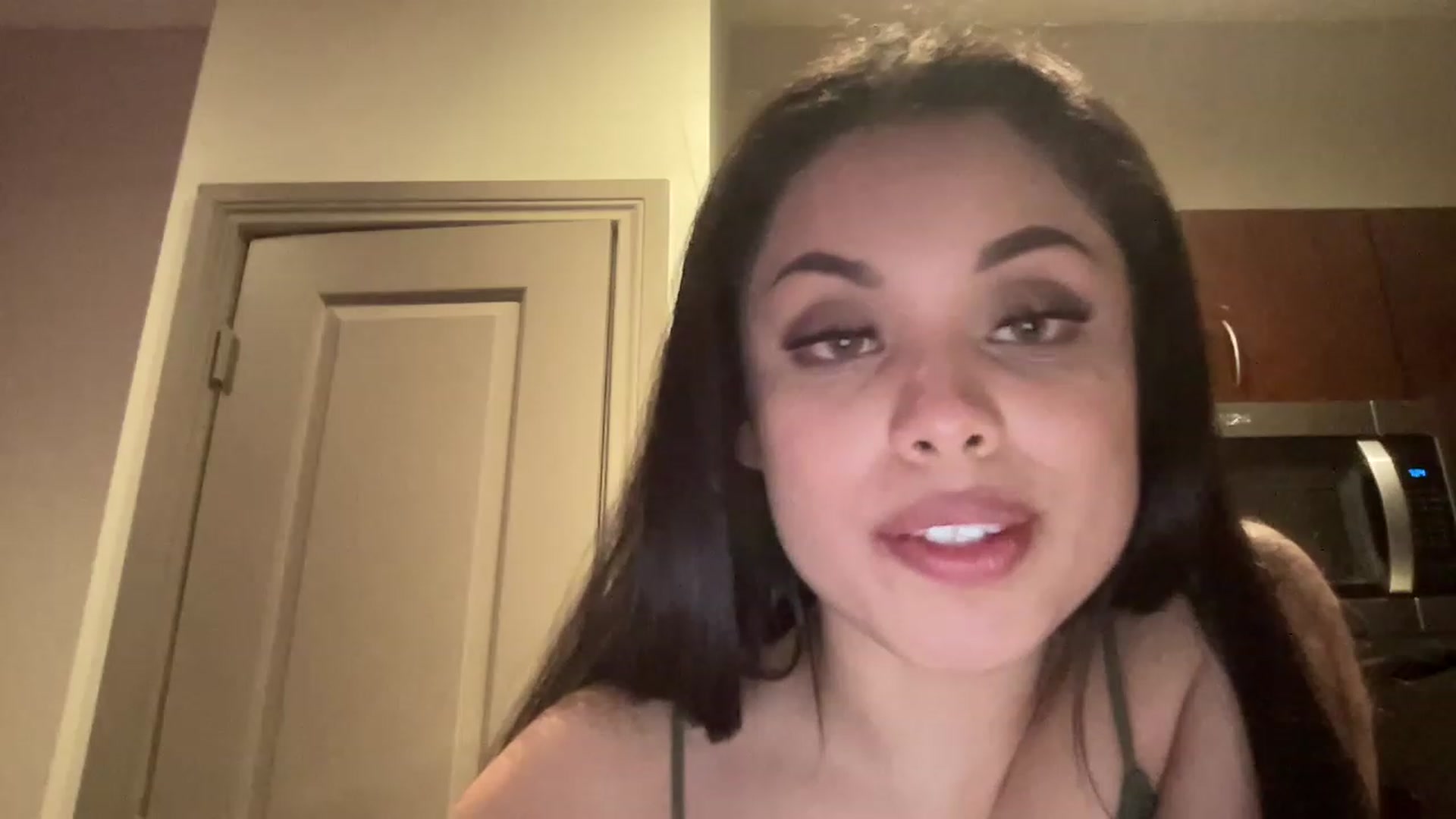 Gallery image thumbnail from Amaya_Flores's myfreecams stream on, 12/10/2022, 12:48 image 17 of 20