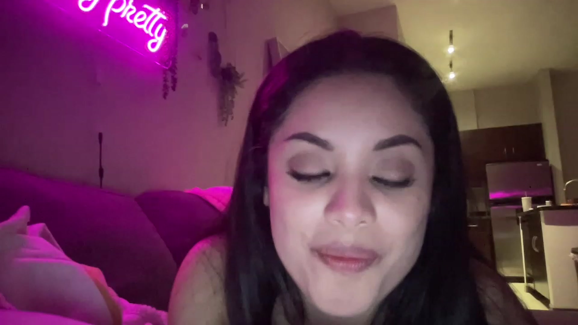 Gallery image thumbnail from Amaya_Flores's myfreecams stream on, 12/10/2022, 12:48 image 20 of 20