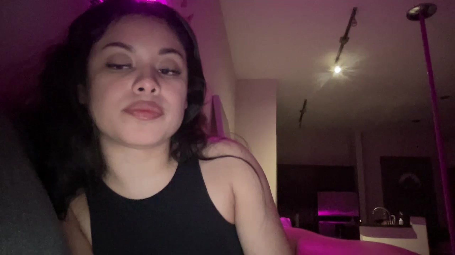 Gallery image thumbnail from Amaya_Flores's myfreecams stream on, 12/12/2022, 08:57 image 19 of 20