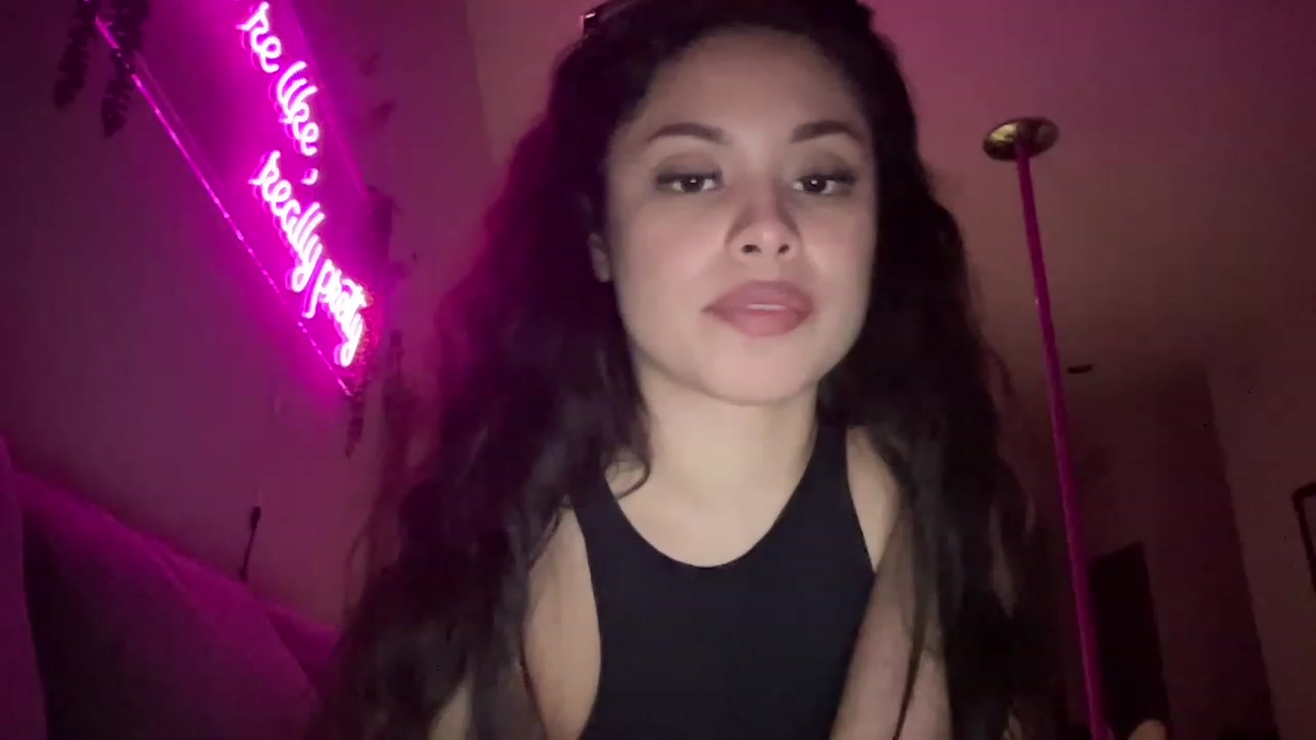 Gallery image thumbnail from Amaya_Flores's myfreecams stream on, 12/12/2022, 08:57 image 7 of 20