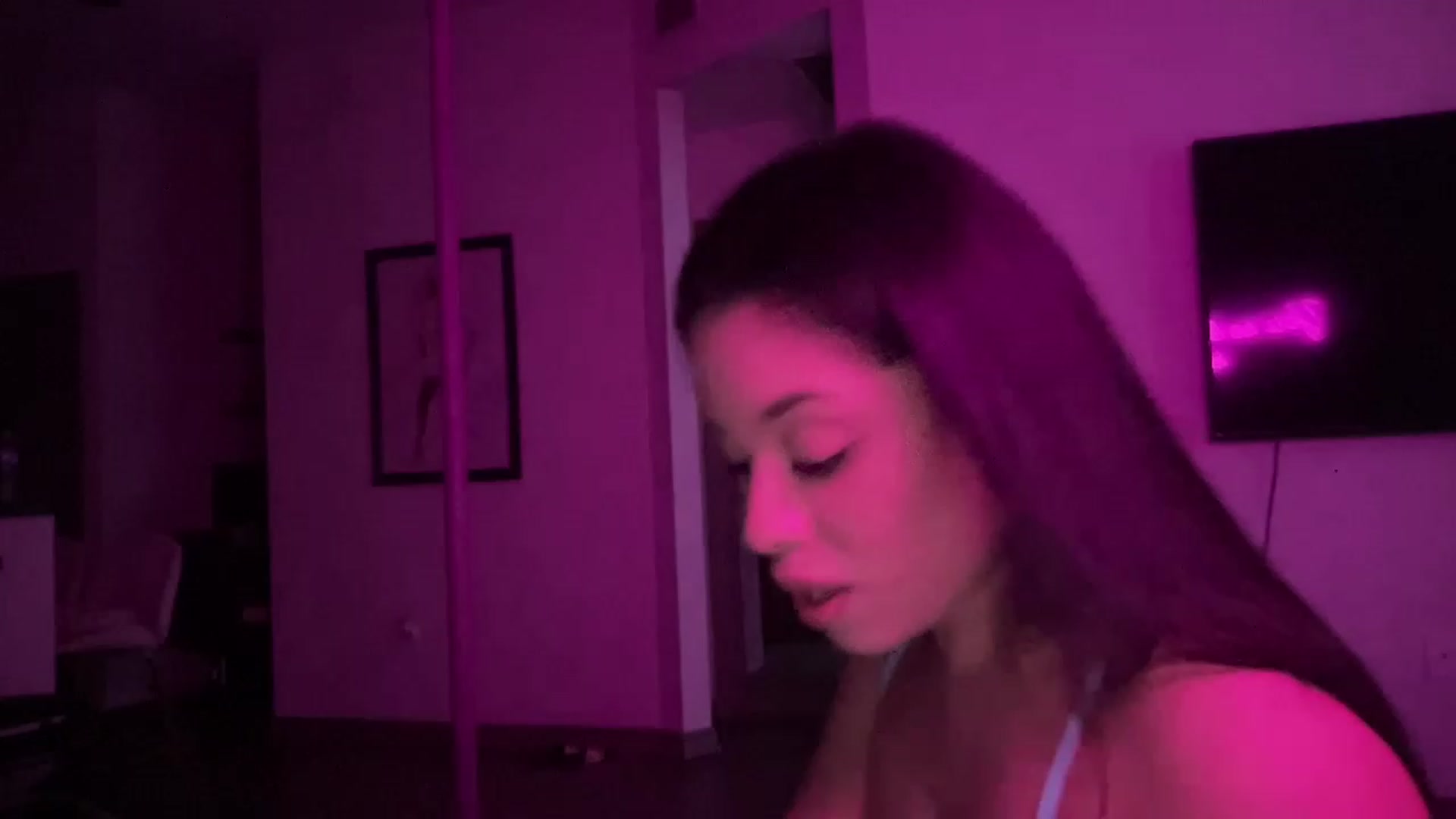 Gallery image thumbnail from Amaya_Flores's myfreecams stream on, 12/15/2022, 22:31 image 18 of 20