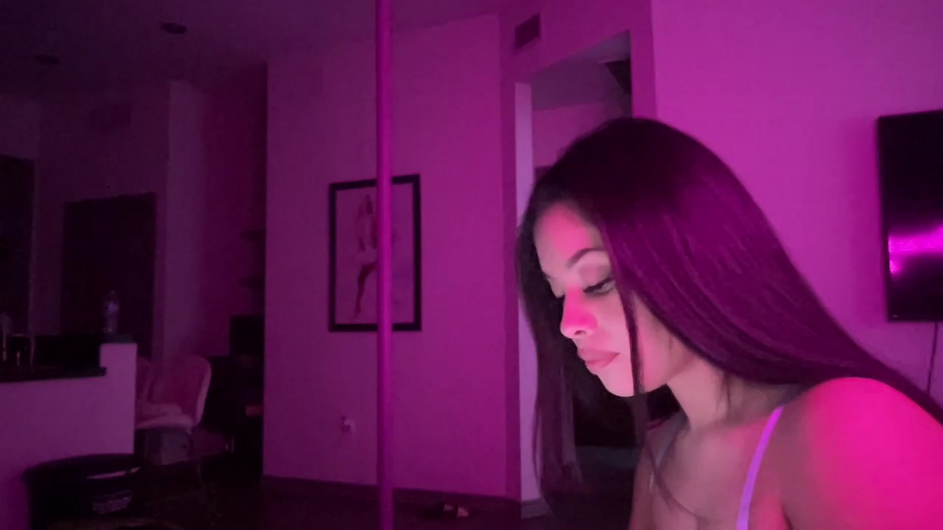 Gallery image thumbnail from Amaya_Flores's myfreecams stream on, 12/15/2022, 22:31 image 6 of 20