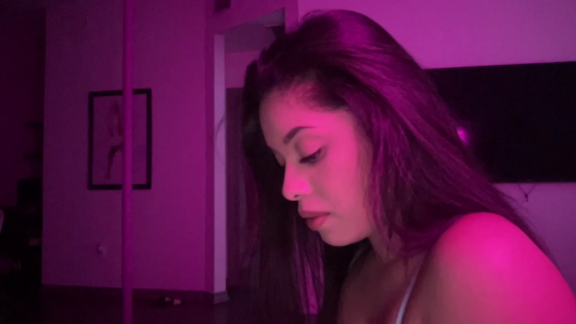 Gallery image thumbnail from Amaya_Flores's myfreecams stream on, 12/15/2022, 22:31 image 9 of 20
