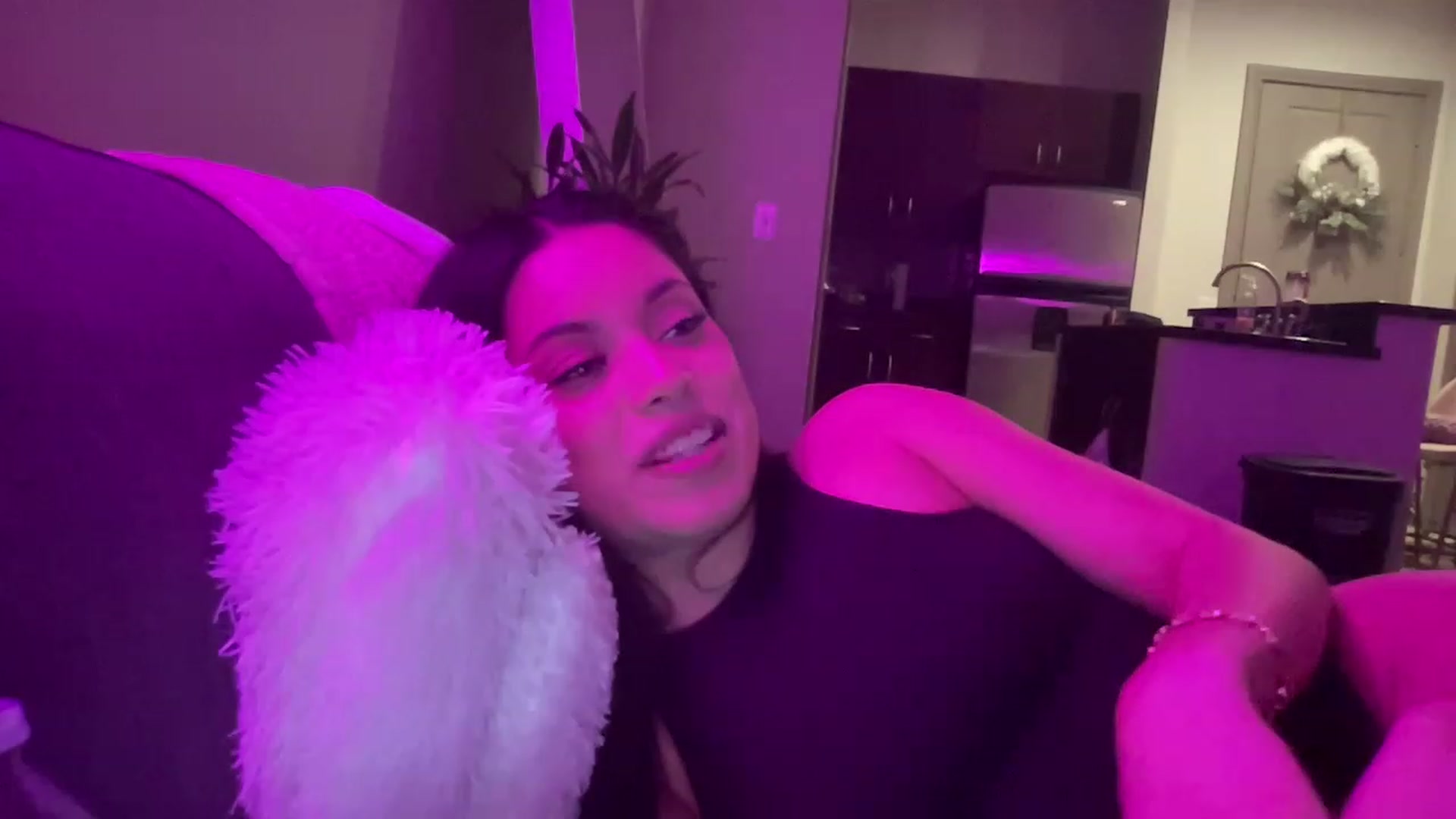 Gallery image thumbnail from Amaya_Flores's myfreecams stream on, 12/16/2022, 07:25 image 8 of 20