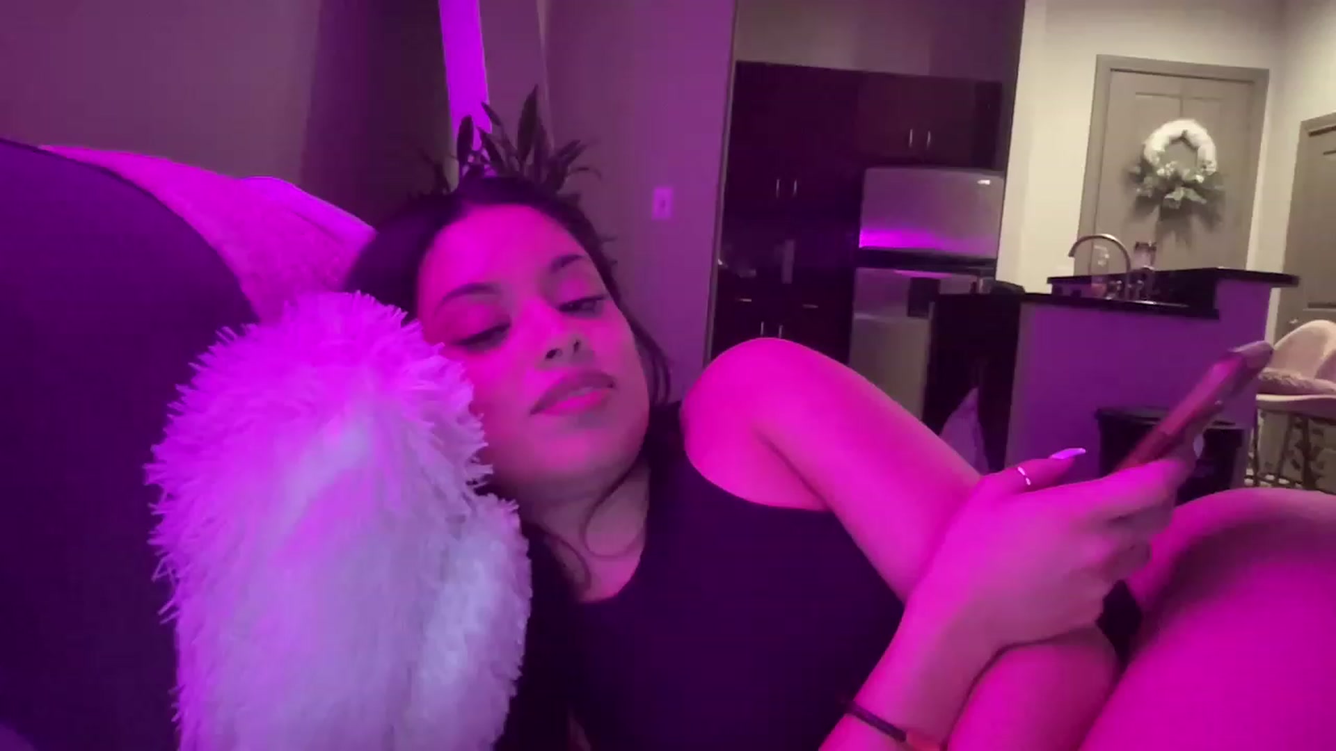 Gallery image thumbnail from Amaya_Flores's myfreecams stream on, 12/16/2022, 07:25 image 9 of 20