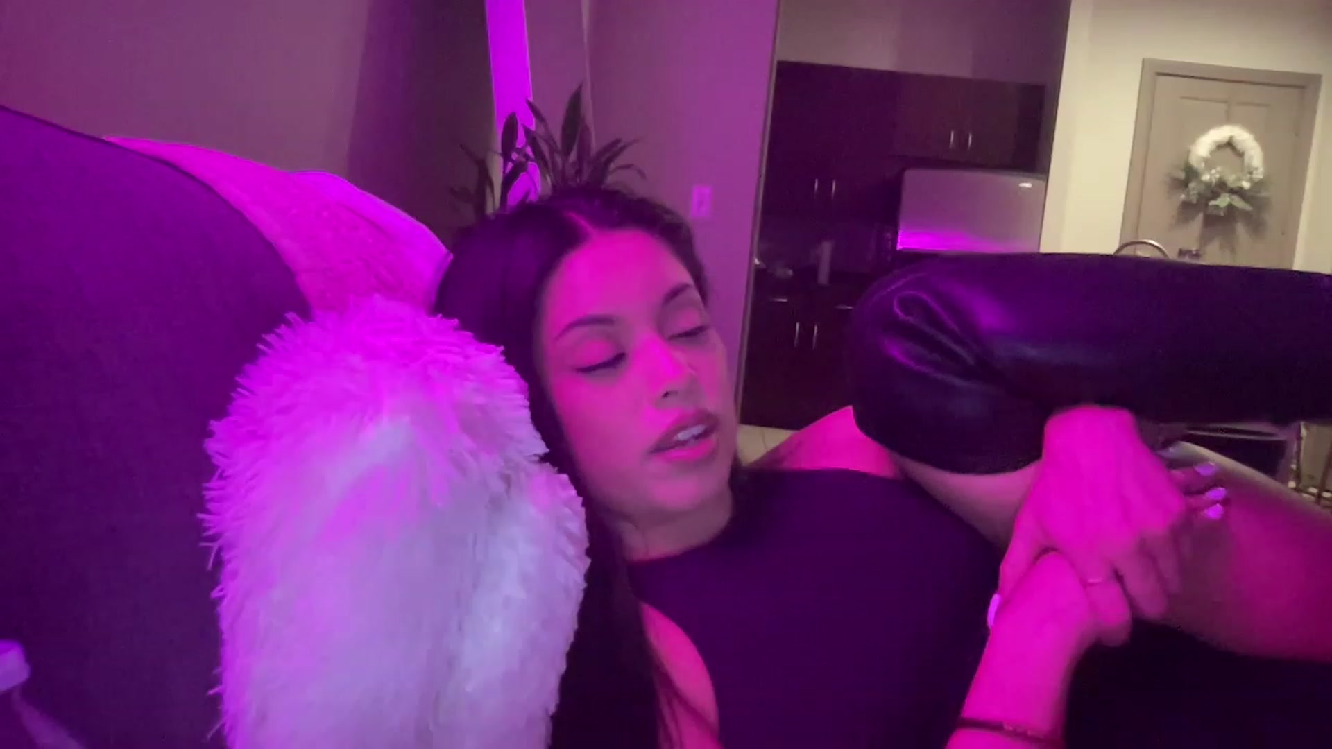 Gallery image thumbnail from Amaya_Flores's myfreecams stream on, 12/16/2022, 07:25 image 5 of 20
