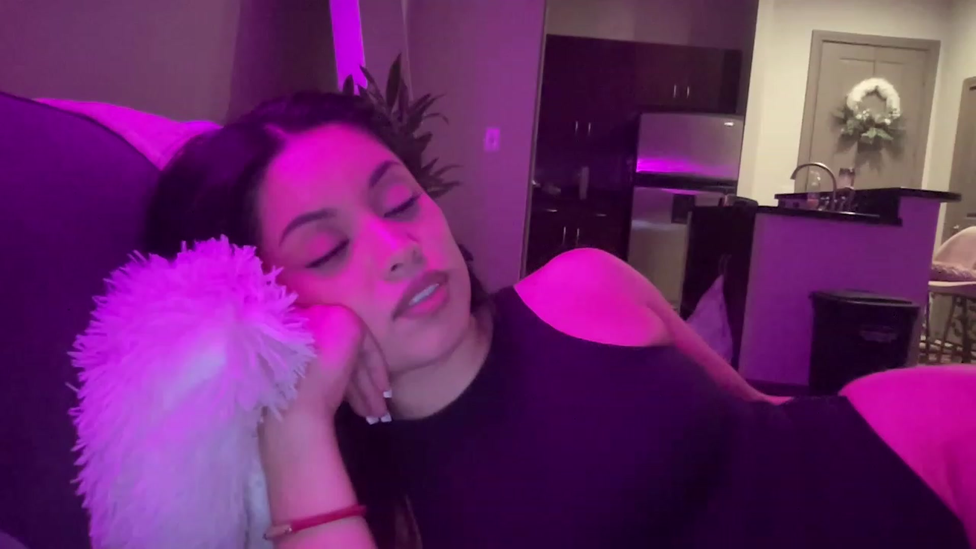 Gallery image thumbnail from Amaya_Flores's myfreecams stream on, 12/16/2022, 07:25 image 1 of 20