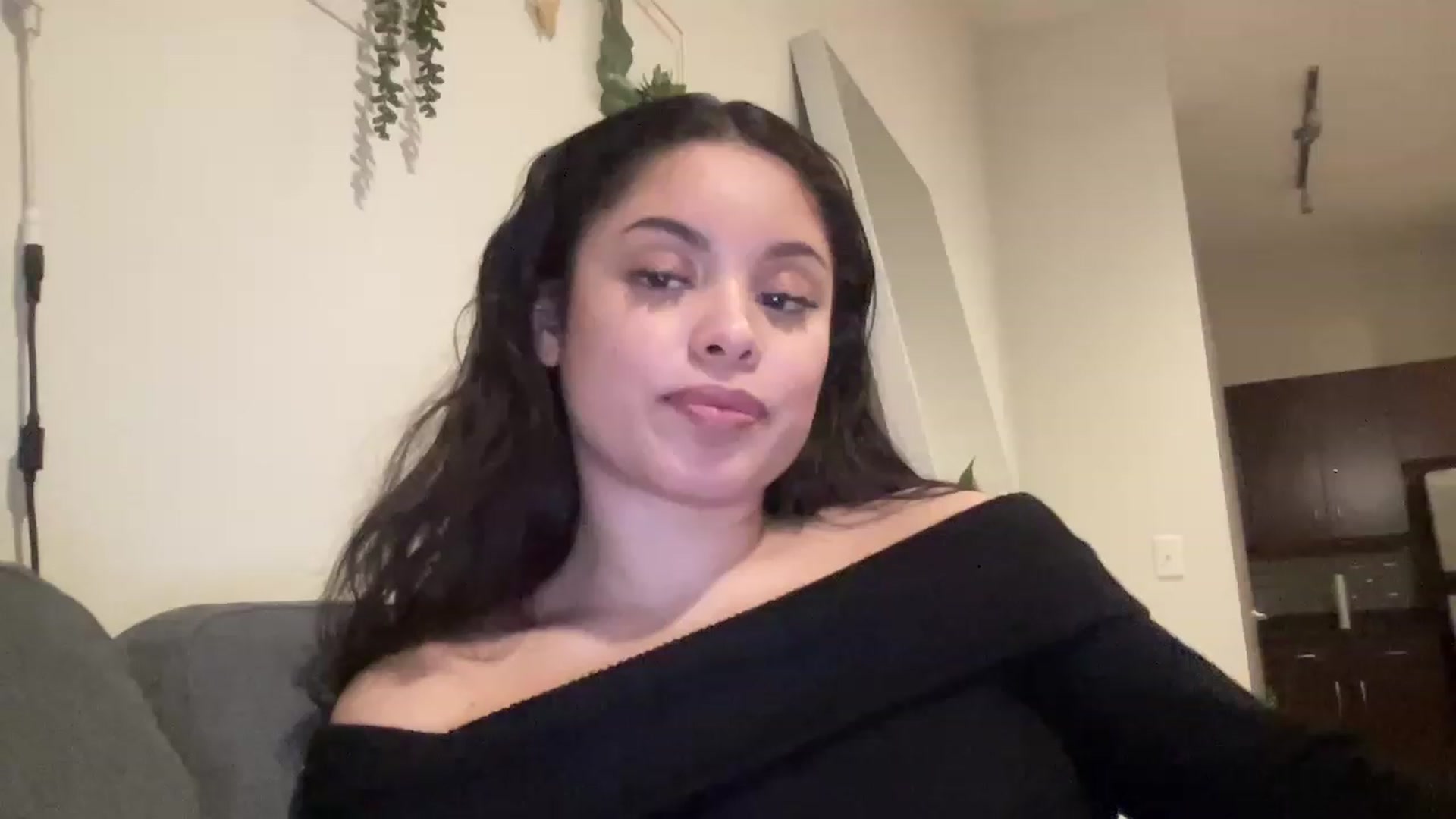 Gallery image thumbnail from Amaya_Flores's myfreecams stream on, 12/21/2022, 07:40 image 15 of 20