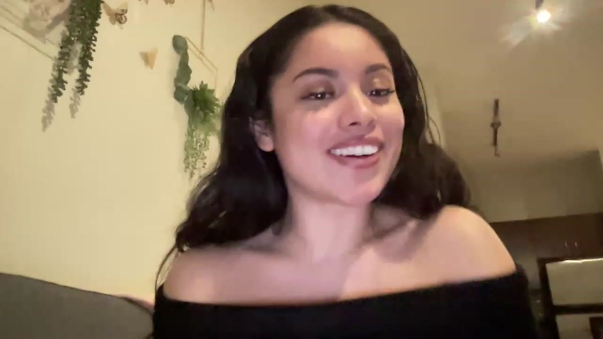 Gallery image thumbnail from Amaya_Flores's myfreecams stream on, 12/21/2022, 07:40 image 6 of 20